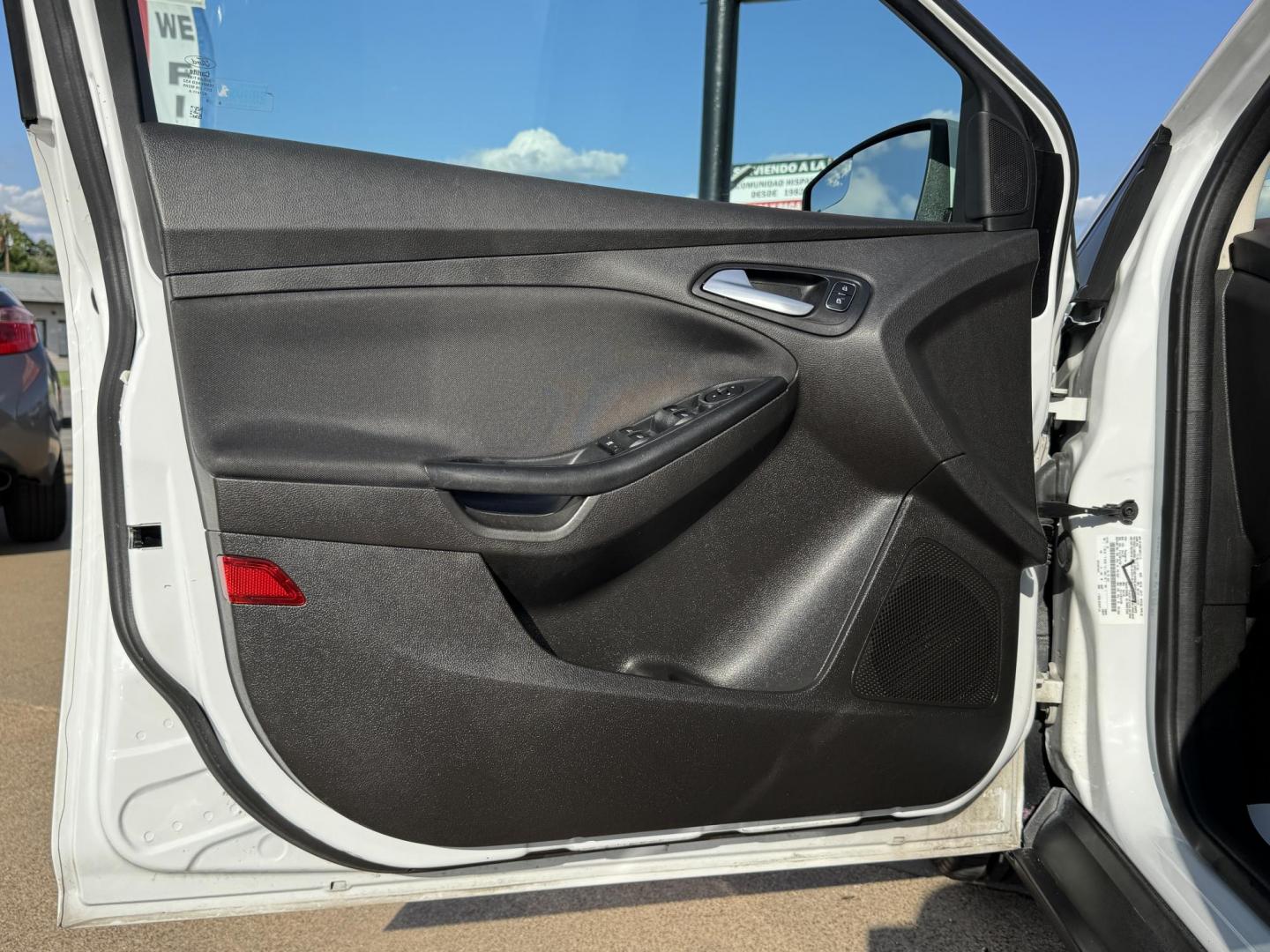 2016 WHITE FORD FOCUS (1FADP3K23GL) , located at 5900 E. Lancaster Ave., Fort Worth, TX, 76112, (817) 457-5456, 0.000000, 0.000000 - This is a 2016 FORD FOCUS 4 DOOR HATCHBACK that is in excellent condition. There are no dents or scratches. The interior is clean with no rips or tears or stains. All power windows, door locks and seats. Ice cold AC for those hot Texas summer days. It is equipped with a CD player, AM/FM radio, AUX p - Photo#7