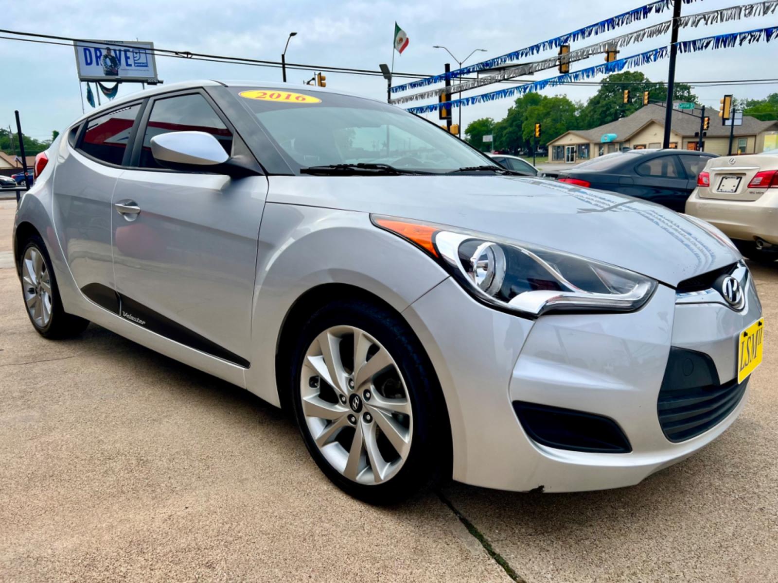 2016 SILVER HYUNDAI VELOSTER (KMHTC6AD7GU) , located at 5900 E. Lancaster Ave., Fort Worth, TX, 76112, (817) 457-5456, 0.000000, 0.000000 - Photo #8