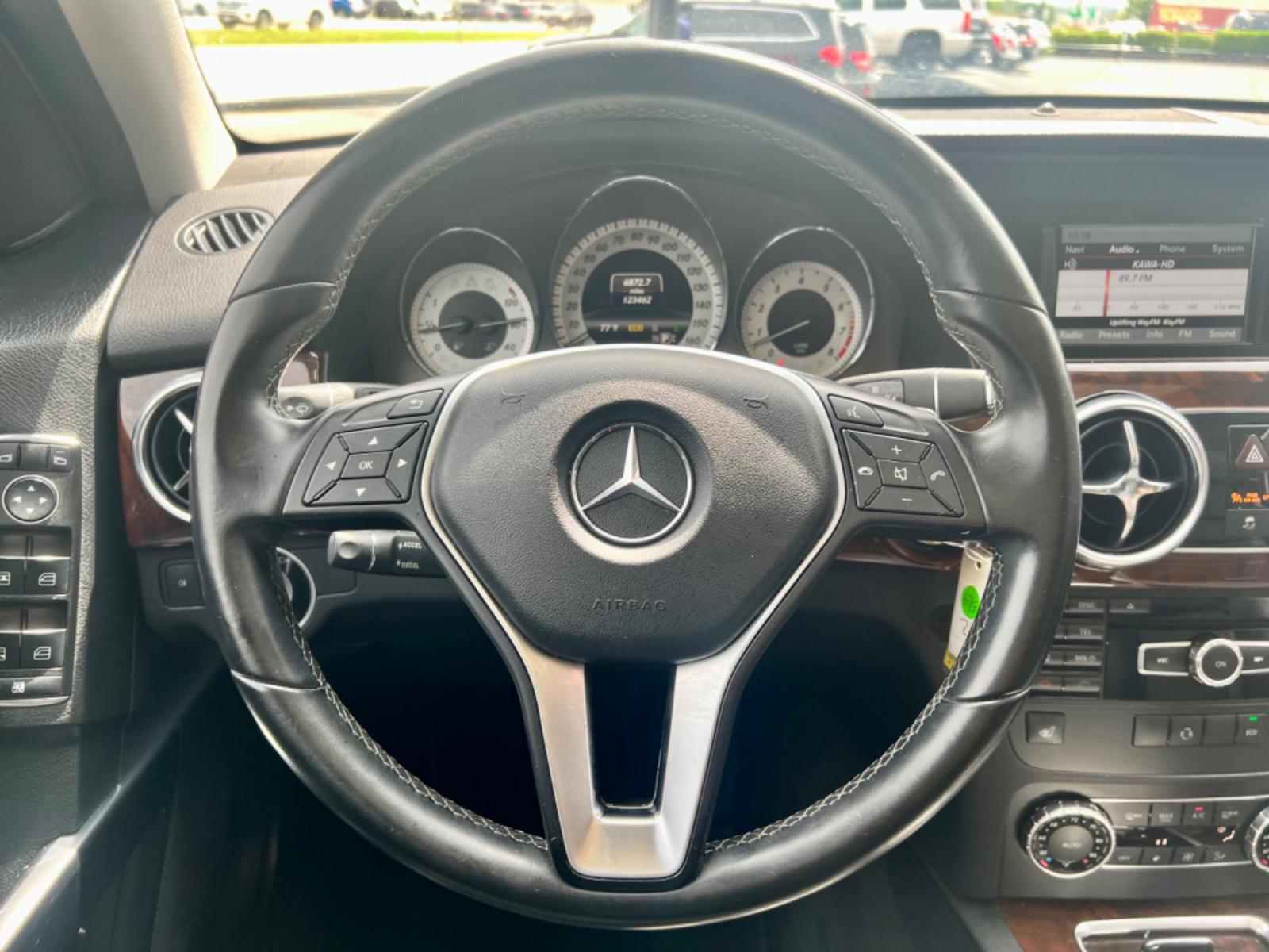2013 BLACK MERCEDES-BENZ GLK-CLASS (WDCGG5HB1DG) , located at 5900 E. Lancaster Ave., Fort Worth, TX, 76112, (817) 457-5456, 0.000000, 0.000000 - Photo #20