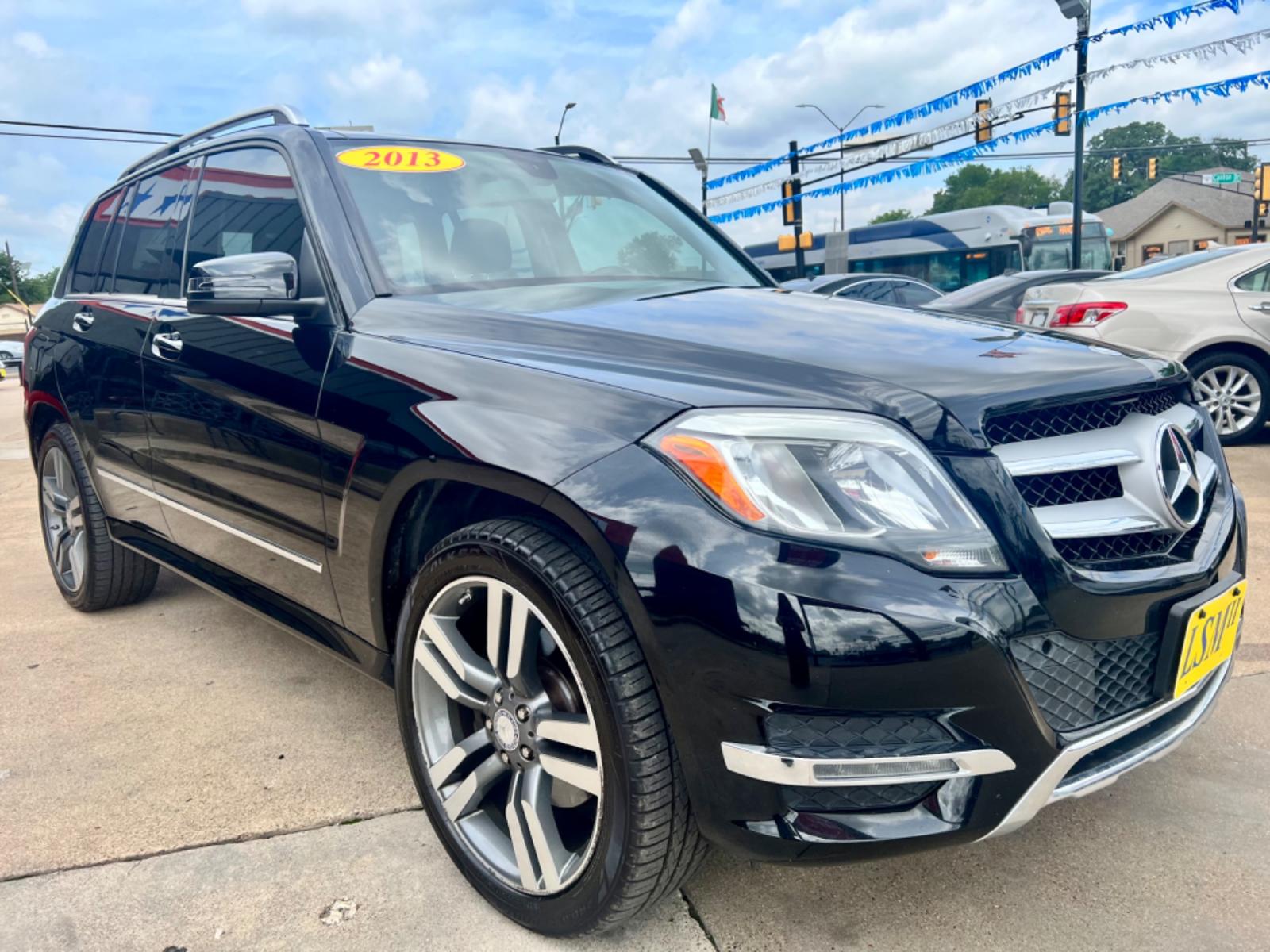 2013 BLACK MERCEDES-BENZ GLK-CLASS (WDCGG5HB1DG) , located at 5900 E. Lancaster Ave., Fort Worth, TX, 76112, (817) 457-5456, 0.000000, 0.000000 - Photo #8