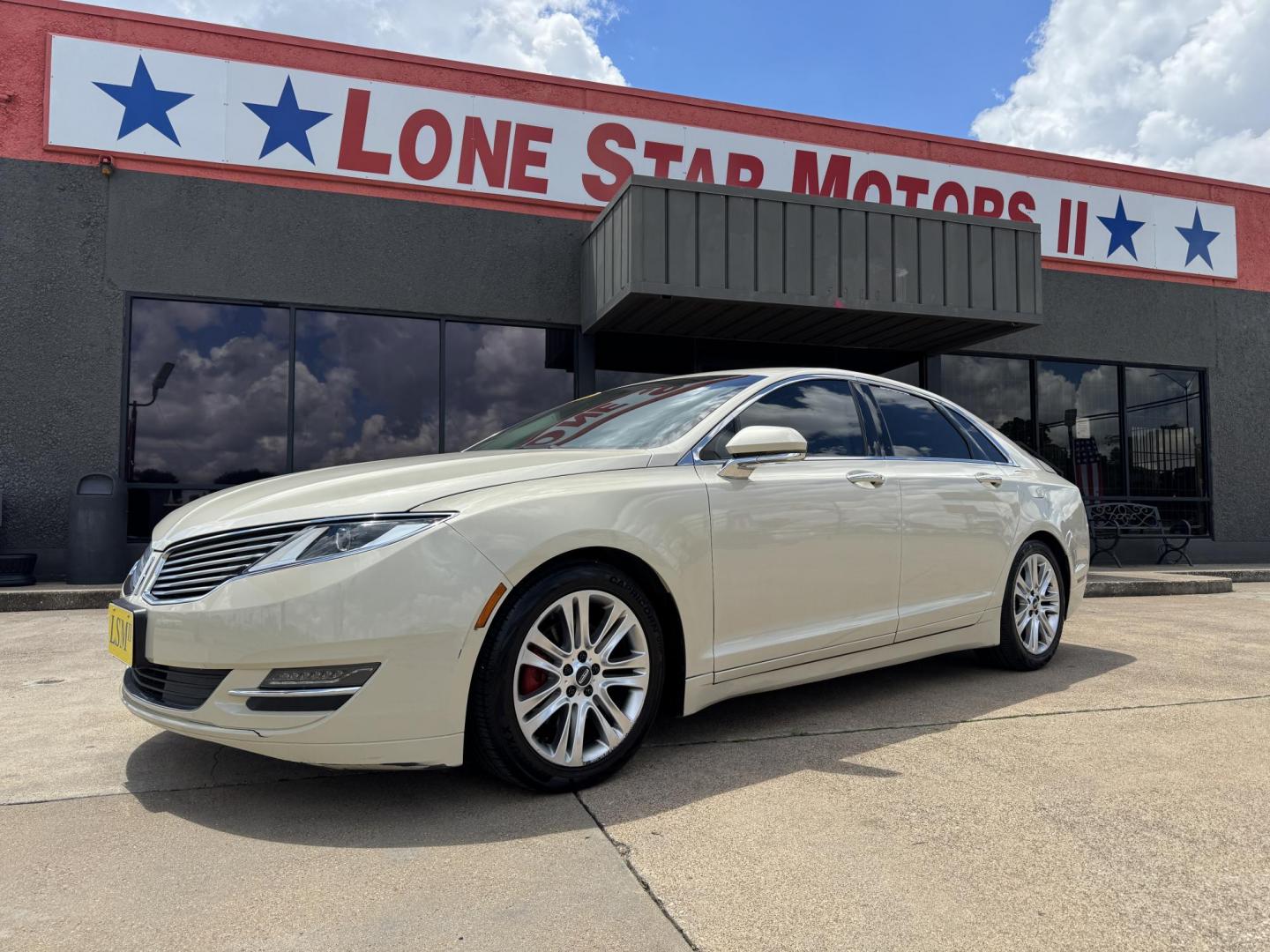 2016 TAN LINCOLN MKZ (3LN6L2GK8GR) , located at 5900 E. Lancaster Ave., Fort Worth, TX, 76112, (817) 457-5456, 0.000000, 0.000000 - This is a 2016 LINCOLN MKZ 4 DOOR SEDAN that is in excellent condition. There are no dents or scratches. The interior is clean with no rips or tears or stains. All power windows, door locks and seats. Ice cold AC for those hot Texas summer days. It is equipped with a CD player, AM/FM radio, AUX port - Photo#0