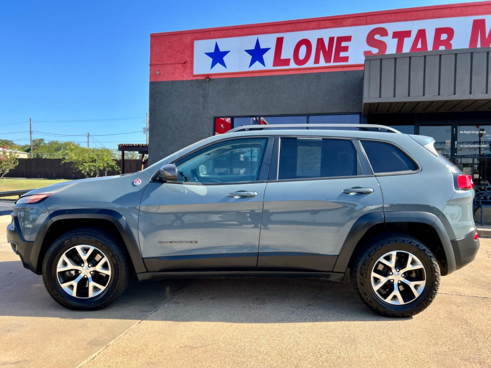 2014 GRAY JEEP CHEROKEE (1C4PJMBS1EW) , located at 5900 E. Lancaster Ave., Fort Worth, TX, 76112, (817) 457-5456, 0.000000, 0.000000 - This is a 2014 JEEP CHEROKEE 4 DOOR SUV that is in excellent condition. There are no dents or scratches. The interior is clean with no rips or tears or stains. All power windows, door locks and seats. Ice cold AC for those hot Texas summer days. It is equipped with a CD player, AM/FM radio, AUX port - Photo #3