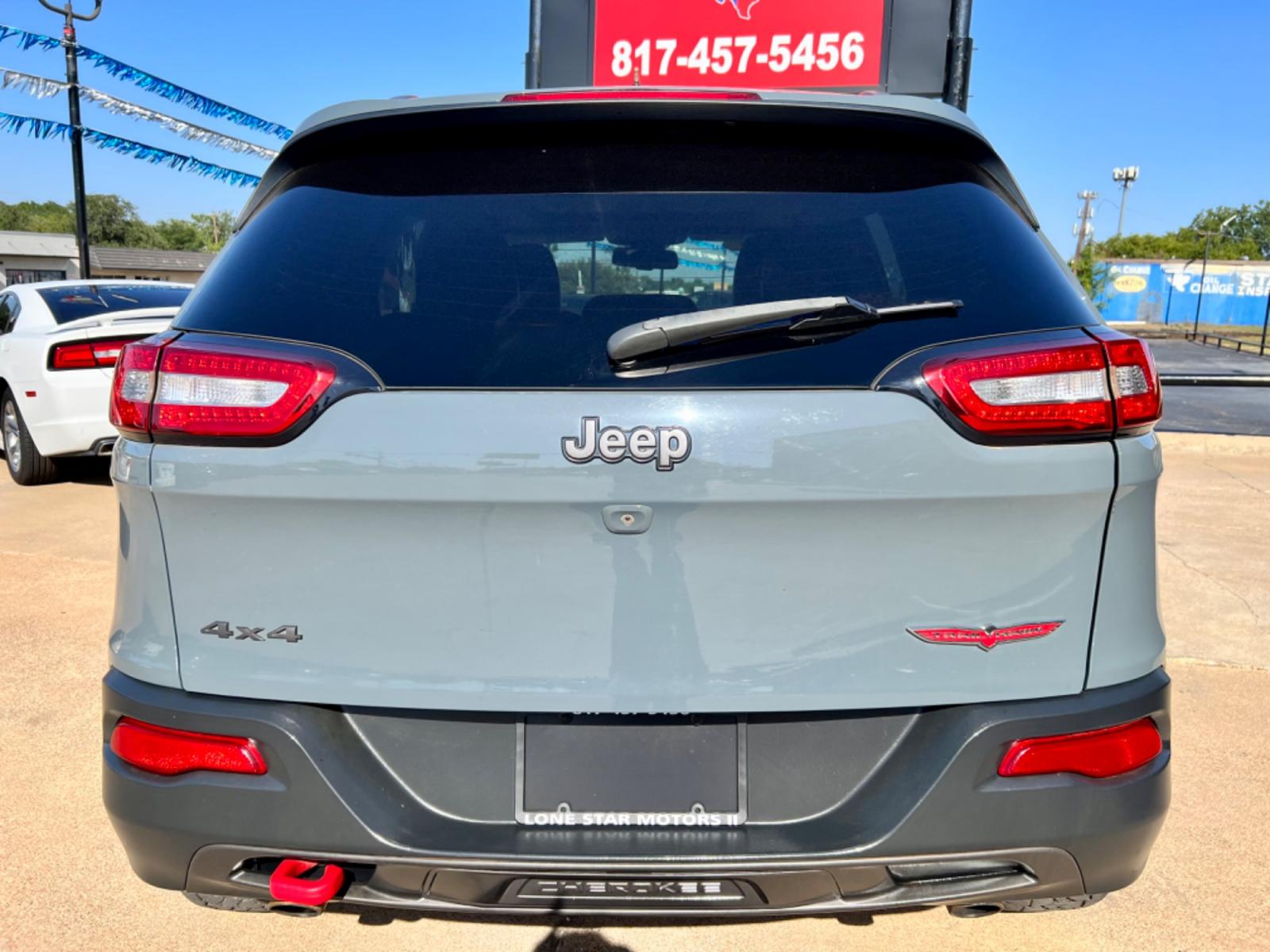 2014 GRAY JEEP CHEROKEE (1C4PJMBS1EW) , located at 5900 E. Lancaster Ave., Fort Worth, TX, 76112, (817) 457-5456, 0.000000, 0.000000 - This is a 2014 JEEP CHEROKEE 4 DOOR SUV that is in excellent condition. There are no dents or scratches. The interior is clean with no rips or tears or stains. All power windows, door locks and seats. Ice cold AC for those hot Texas summer days. It is equipped with a CD player, AM/FM radio, AUX port - Photo #5