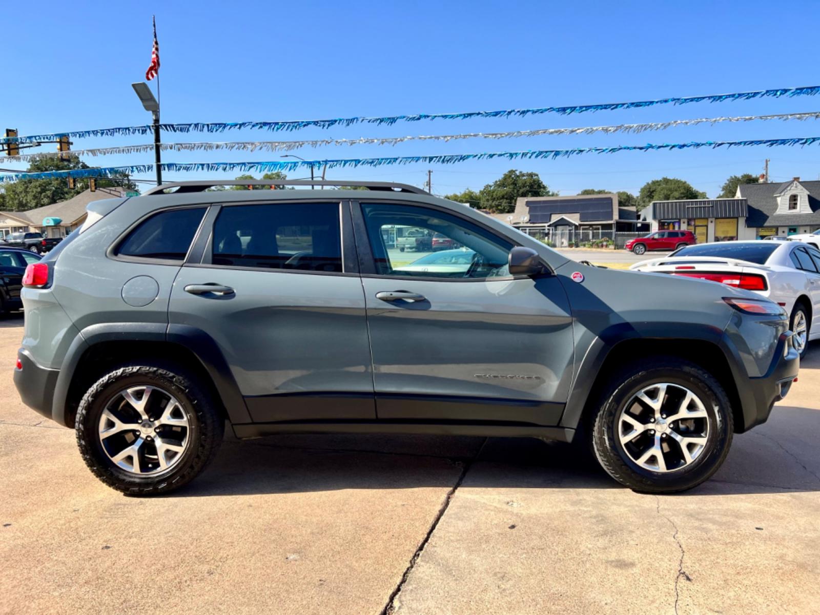 2014 GRAY JEEP CHEROKEE (1C4PJMBS1EW) , located at 5900 E. Lancaster Ave., Fort Worth, TX, 76112, (817) 457-5456, 0.000000, 0.000000 - This is a 2014 JEEP CHEROKEE 4 DOOR SUV that is in excellent condition. There are no dents or scratches. The interior is clean with no rips or tears or stains. All power windows, door locks and seats. Ice cold AC for those hot Texas summer days. It is equipped with a CD player, AM/FM radio, AUX port - Photo #7
