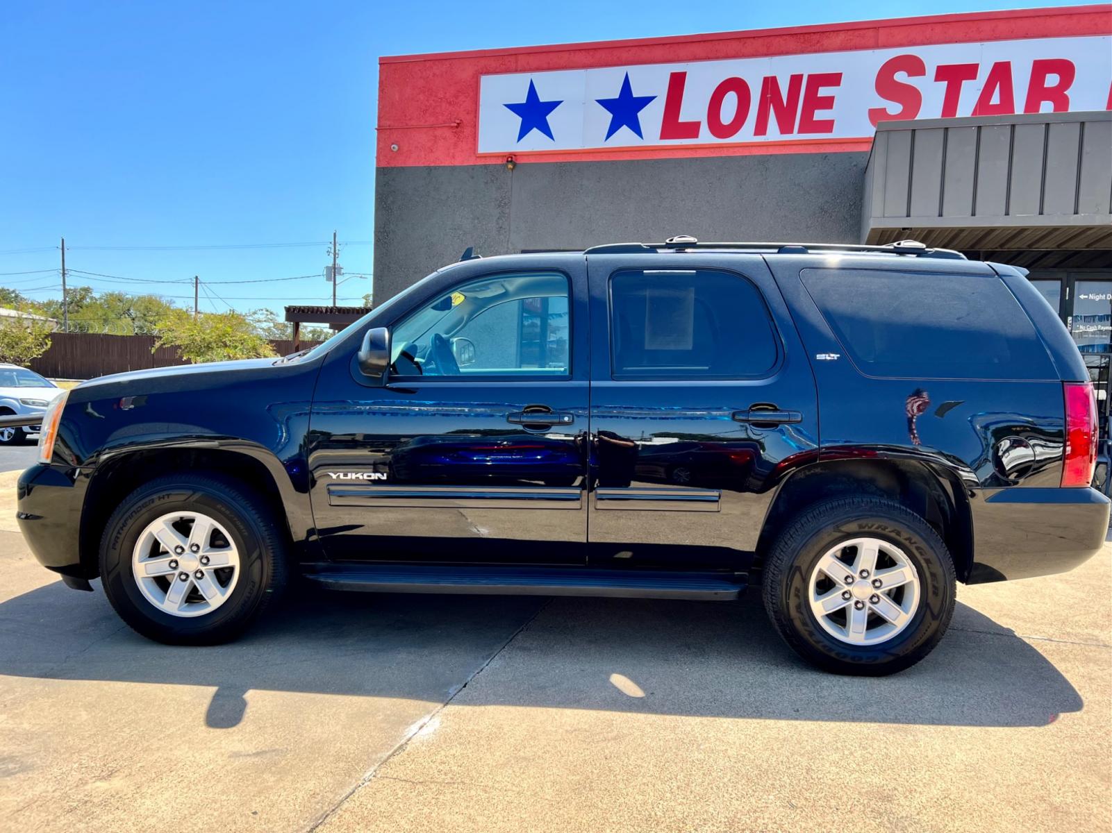2014 BLACK GMC YUKON (1GKS1CE03ER) , located at 5900 E. Lancaster Ave., Fort Worth, TX, 76112, (817) 457-5456, 0.000000, 0.000000 - This is a 2014 GMC YUKON 4 DOOR SUV that is in excellent condition. There are no dents or scratches. The interior is clean with no rips or tears or stains. All power windows, door locks and seats. Ice cold AC for those hot Texas summer days. It is equipped with a CD player, AM/FM radio, AUX port, Bl - Photo #3