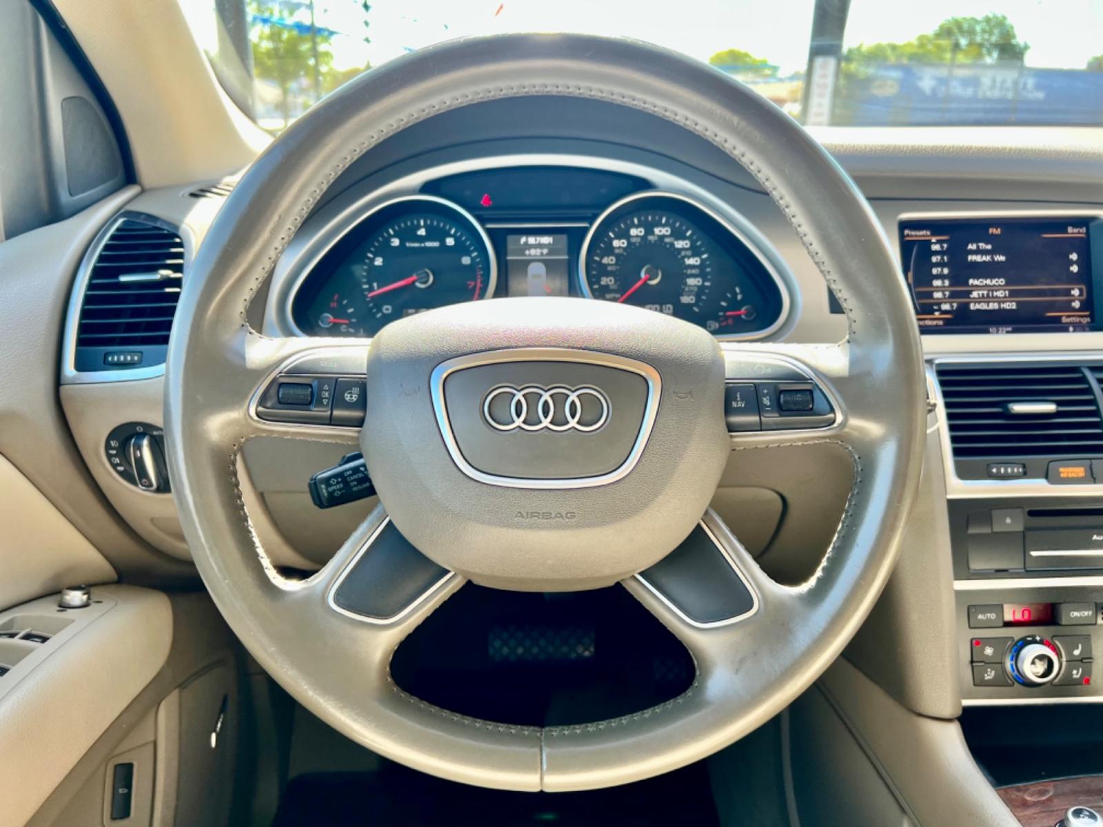 2013 WHITE /BEIGE AUDI Q7 (WA1DGAFE5DD) , located at 5900 E. Lancaster Ave., Fort Worth, TX, 76112, (817) 457-5456, 0.000000, 0.000000 - This is a 2013 AUDI Q7 4 DOOR SUV that is in excellent condition. There are no dents or scratches. The interior is clean with no rips or tears or stains. All power windows, door locks and seats. Ice cold AC for those hot Texas summer days. It is equipped with a CD player, AM/FM radio, AUX port, Blue - Photo #19