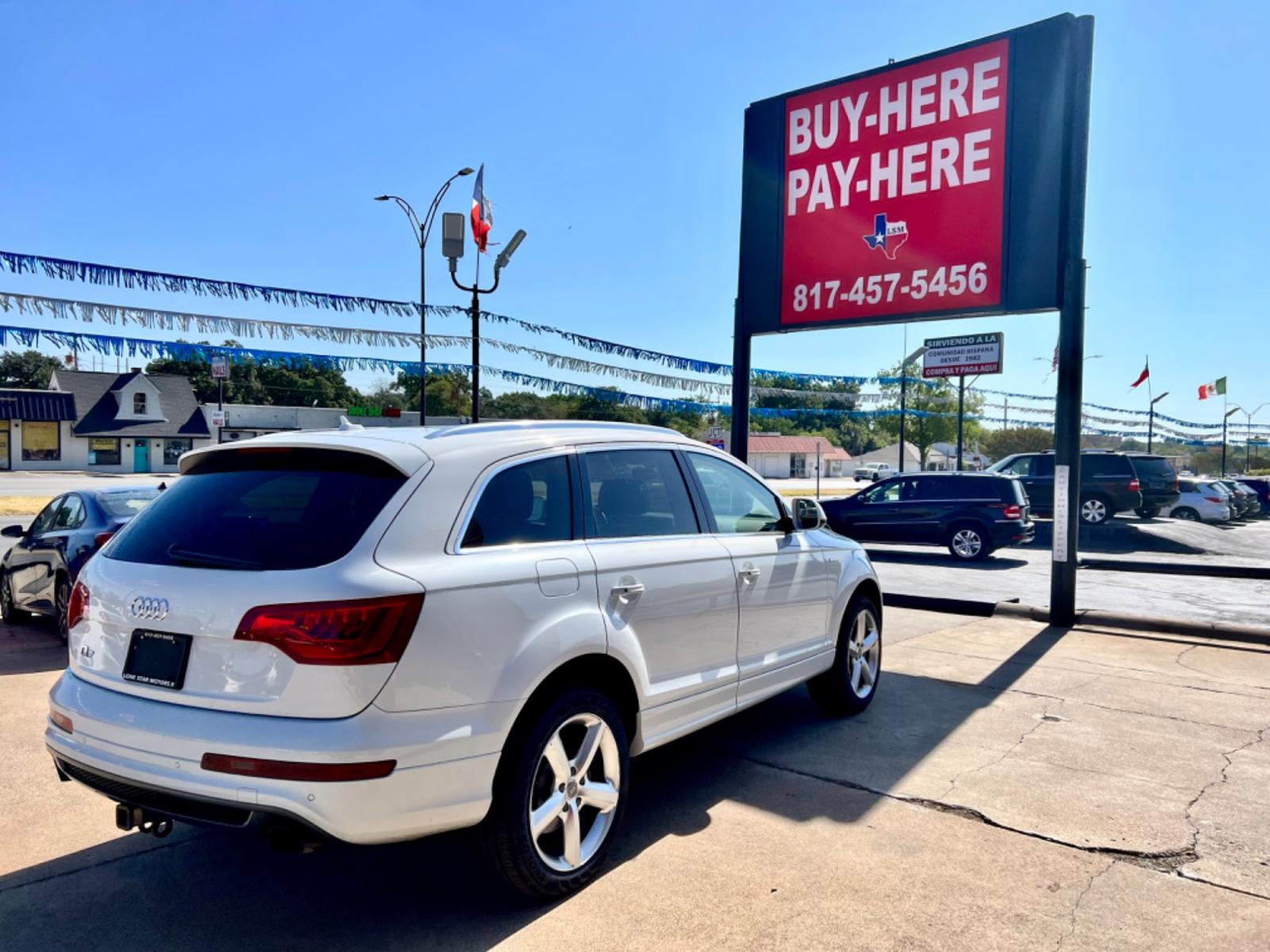 2013 WHITE /BEIGE AUDI Q7 (WA1DGAFE5DD) , located at 5900 E. Lancaster Ave., Fort Worth, TX, 76112, (817) 457-5456, 0.000000, 0.000000 - This is a 2013 AUDI Q7 4 DOOR SUV that is in excellent condition. There are no dents or scratches. The interior is clean with no rips or tears or stains. All power windows, door locks and seats. Ice cold AC for those hot Texas summer days. It is equipped with a CD player, AM/FM radio, AUX port, Blue - Photo #6