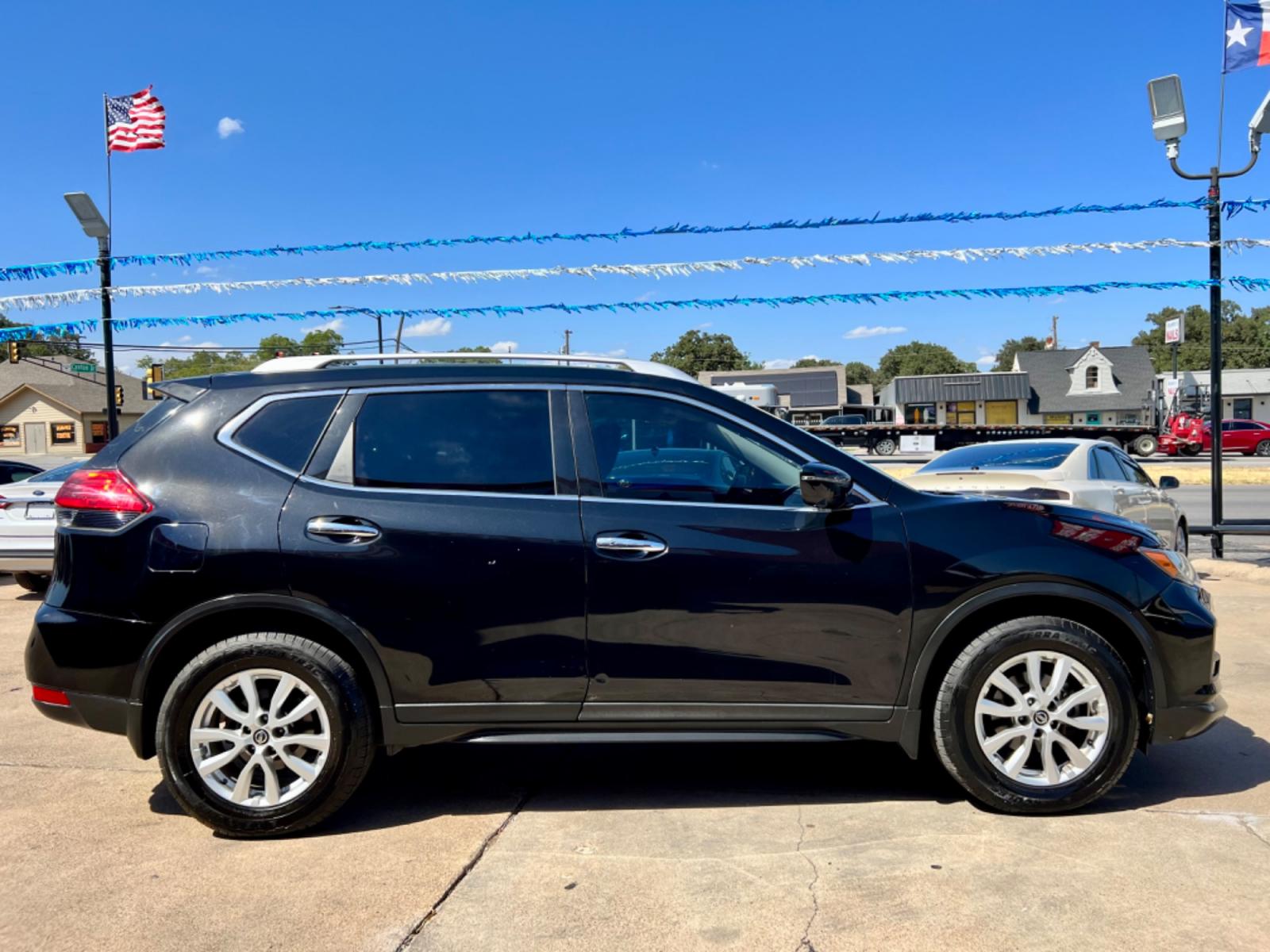 2017 BLACK /GRAY NISSAN ROGUE (KNMAT2MT0HP) , located at 5900 E. Lancaster Ave., Fort Worth, TX, 76112, (817) 457-5456, 0.000000, 0.000000 - This is a 2017 NISSAN ROGUE 4 DOOR SUV that is in excellent condition. There are no dents or scratches. The interior is clean with no rips or tears or stains. All power windows, door locks and seats. Ice cold AC for those hot Texas summer days. It is equipped with a CD player, AM/FM radio, AUX port, - Photo #7