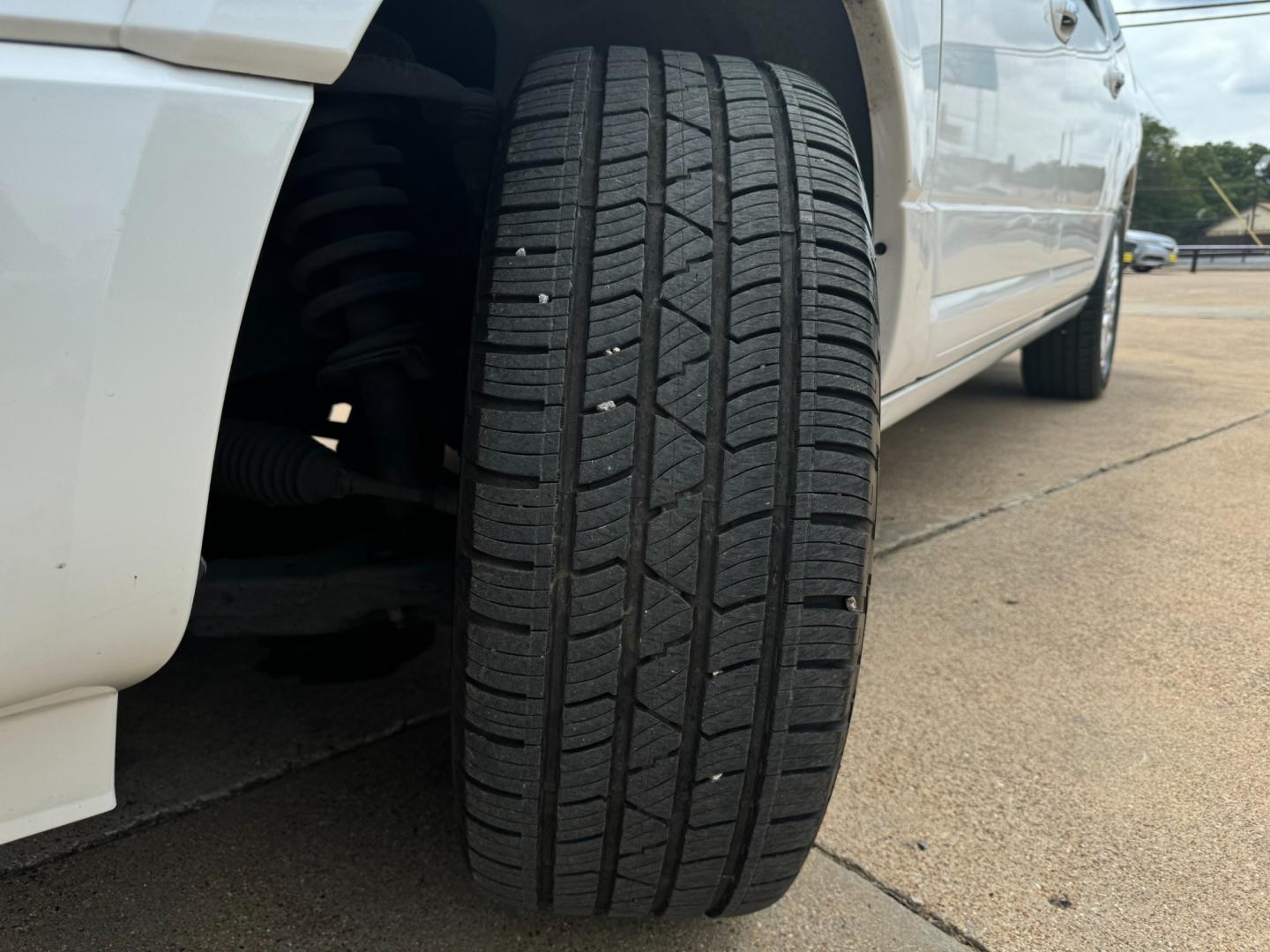 2014 WHITE FORD EXPEDITION EL (1FMJK1K5XEE) , located at 5900 E. Lancaster Ave., Fort Worth, TX, 76112, (817) 457-5456, 0.000000, 0.000000 - This is a 2014 FORD EXPEDITION EL 4 DOOR SUV that is in excellent condition. There are no dents or scratches. The interior is clean with no rips or tears or stains. All power windows, door locks and seats. Ice cold AC for those hot Texas summer days. It is equipped with a CD player, AM/FM radio, AUX - Photo#22