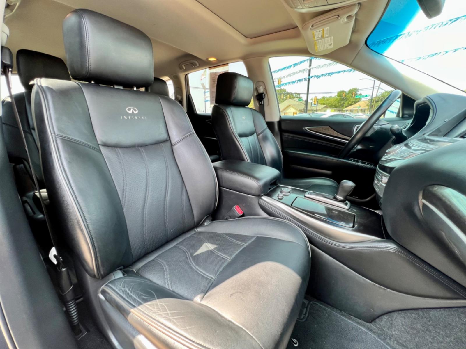 2014 GRAY INFINITI QX60 (5N1AL0MN1EC) , located at 5900 E. Lancaster Ave., Fort Worth, TX, 76112, (817) 457-5456, 0.000000, 0.000000 - This is a 2014 INFINITI QX60 4 DOOR SUV that is in excellent condition. There are no dents or scratches. The interior is clean with no rips or tears or stains. All power windows, door locks and seats. Ice cold AC for those hot Texas summer days. It is equipped with a CD player, AM/FM radio, AUX port - Photo #16