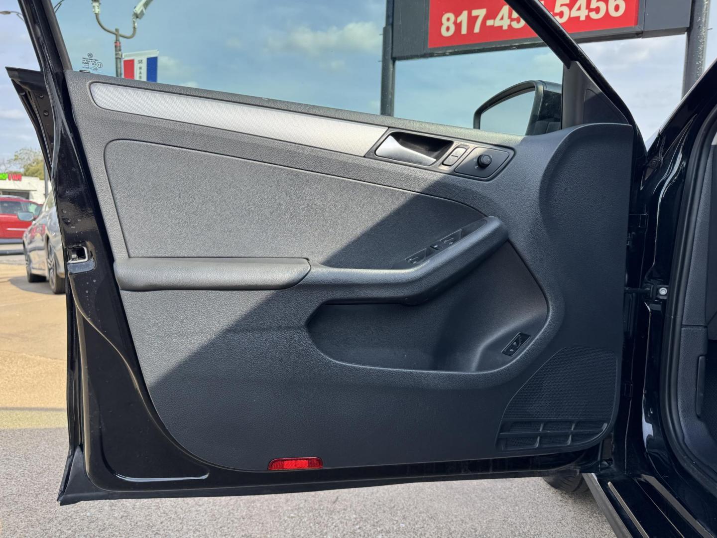 2018 BLACK /GRAY VOLKSWAGEN JETTA 1.4T S (3VW2B7AJ4JM) , located at 5900 E. Lancaster Ave., Fort Worth, TX, 76112, (817) 457-5456, 0.000000, 0.000000 - This is a 2018 VOLKSWAGEN JETTA 4 DR SEDAN. All power windows, door locks and seats. Ice cold AC for those hot Texas summer days. It is equipped with a CD player, AM/FM radio, AUX port, Bluetooth connectivity and Sirius XM radio capability. It runs and drives like new. The tires are like new with pl - Photo#7