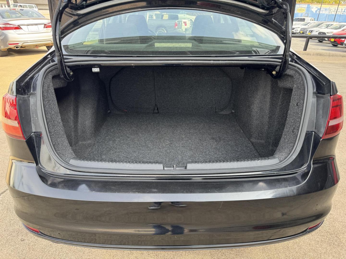 2018 BLACK /GRAY VOLKSWAGEN JETTA 1.4T S (3VW2B7AJ4JM) , located at 5900 E. Lancaster Ave., Fort Worth, TX, 76112, (817) 457-5456, 0.000000, 0.000000 - This is a 2018 VOLKSWAGEN JETTA 4 DR SEDAN. All power windows, door locks and seats. Ice cold AC for those hot Texas summer days. It is equipped with a CD player, AM/FM radio, AUX port, Bluetooth connectivity and Sirius XM radio capability. It runs and drives like new. The tires are like new with pl - Photo#5