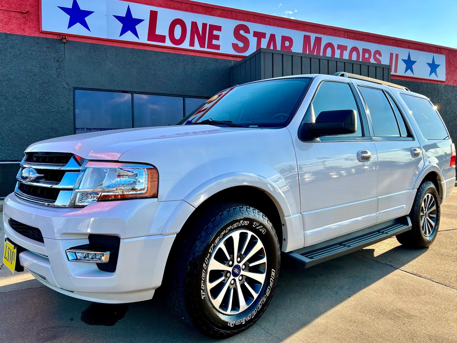 2016 WHITE FORD EXPEDITION (1FMJU1HT0GE) , located at 5900 E. Lancaster Ave., Fort Worth, TX, 76112, (817) 457-5456, 0.000000, 0.000000 - This is a 2016 FORD EXPEDITION 4 DOOR SUV that is in excellent condition. There are no dents or scratches. The interior is clean with no rips or tears or stains. All power windows, door locks and seats. Ice cold AC for those hot Texas summer days. It is equipped with a CD player, AM/FM radio, AUX po - Photo #1
