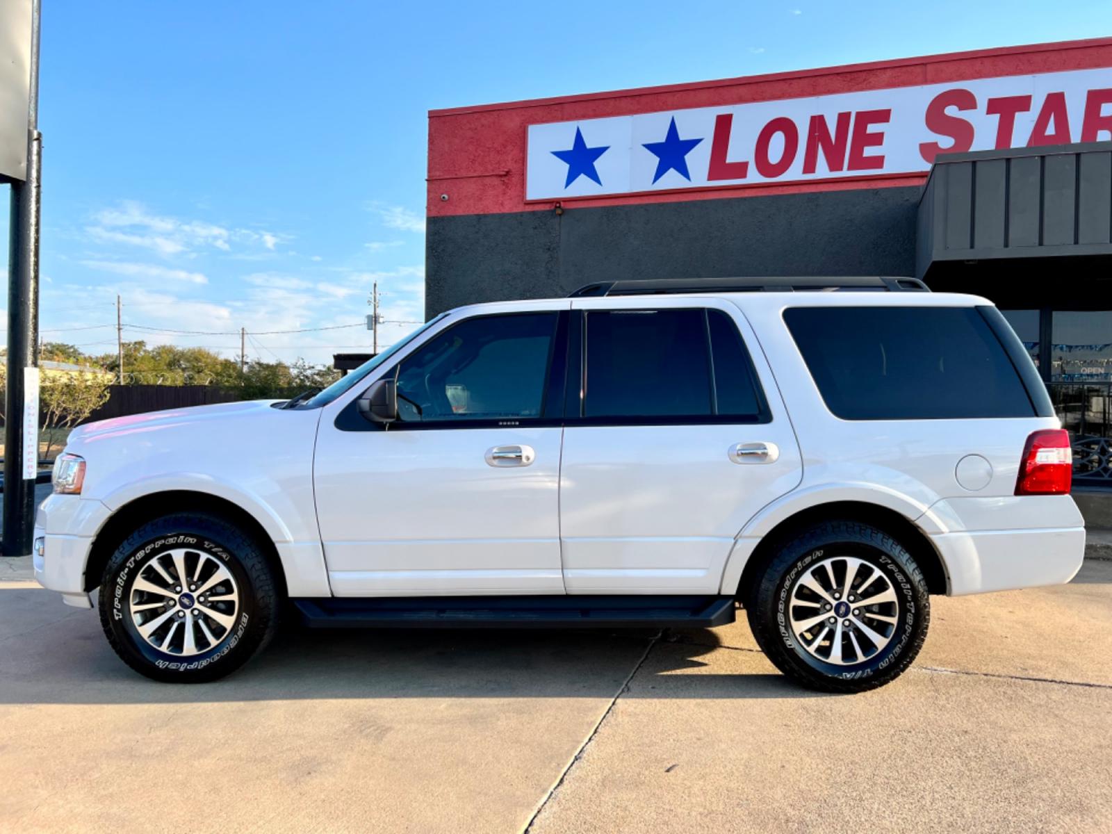 2016 WHITE FORD EXPEDITION (1FMJU1HT0GE) , located at 5900 E. Lancaster Ave., Fort Worth, TX, 76112, (817) 457-5456, 0.000000, 0.000000 - This is a 2016 FORD EXPEDITION 4 DOOR SUV that is in excellent condition. There are no dents or scratches. The interior is clean with no rips or tears or stains. All power windows, door locks and seats. Ice cold AC for those hot Texas summer days. It is equipped with a CD player, AM/FM radio, AUX po - Photo #3