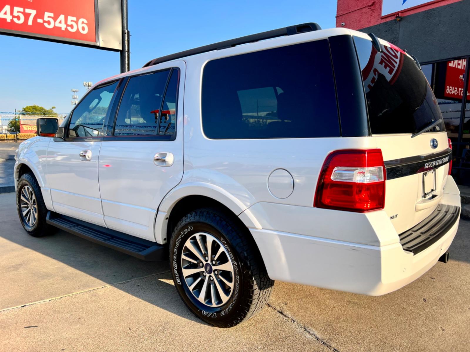 2016 WHITE FORD EXPEDITION (1FMJU1HT0GE) , located at 5900 E. Lancaster Ave., Fort Worth, TX, 76112, (817) 457-5456, 0.000000, 0.000000 - This is a 2016 FORD EXPEDITION 4 DOOR SUV that is in excellent condition. There are no dents or scratches. The interior is clean with no rips or tears or stains. All power windows, door locks and seats. Ice cold AC for those hot Texas summer days. It is equipped with a CD player, AM/FM radio, AUX po - Photo #4