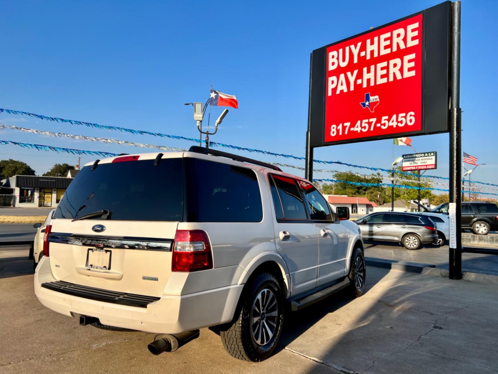 2016 WHITE FORD EXPEDITION (1FMJU1HT0GE) , located at 5900 E. Lancaster Ave., Fort Worth, TX, 76112, (817) 457-5456, 0.000000, 0.000000 - This is a 2016 FORD EXPEDITION 4 DOOR SUV that is in excellent condition. There are no dents or scratches. The interior is clean with no rips or tears or stains. All power windows, door locks and seats. Ice cold AC for those hot Texas summer days. It is equipped with a CD player, AM/FM radio, AUX po - Photo #6