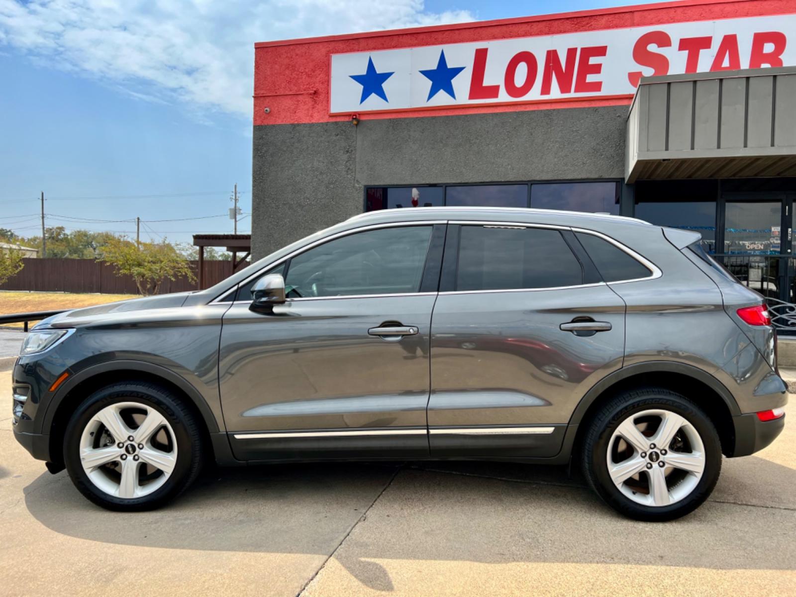 2017 GRAY LINCOLN MKC PREMIER (5LMCJ1D90HU) , located at 5900 E. Lancaster Ave., Fort Worth, TX, 76112, (817) 457-5456, 0.000000, 0.000000 - This is a 2017 LINCOLN MKC PREMIER 4 DOOR SUV that is in excellent condition. There are no dents or scratches. The interior is clean with no rips or tears or stains. All power windows, door locks and seats. Ice cold AC for those hot Texas summer days. It is equipped with a CD player, AM/FM radio, AU - Photo #3