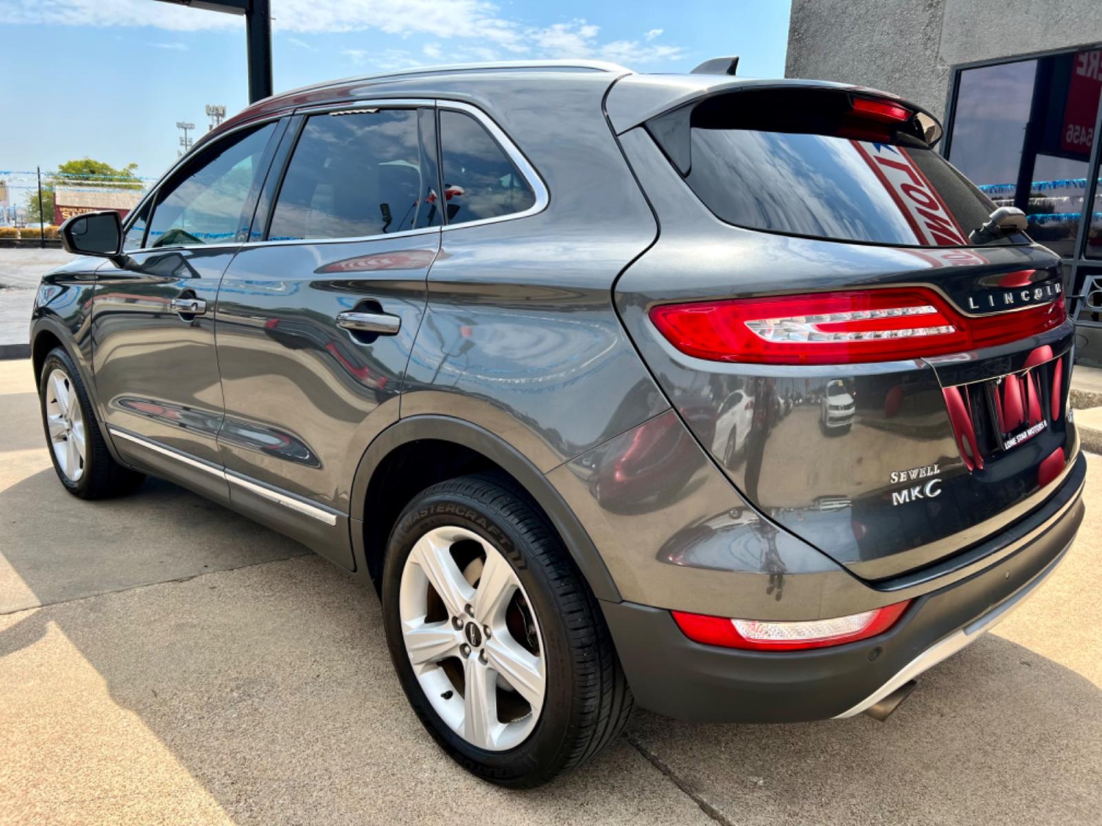 2017 GRAY LINCOLN MKC PREMIER (5LMCJ1D90HU) , located at 5900 E. Lancaster Ave., Fort Worth, TX, 76112, (817) 457-5456, 0.000000, 0.000000 - This is a 2017 LINCOLN MKC PREMIER 4 DOOR SUV that is in excellent condition. There are no dents or scratches. The interior is clean with no rips or tears or stains. All power windows, door locks and seats. Ice cold AC for those hot Texas summer days. It is equipped with a CD player, AM/FM radio, AU - Photo #4