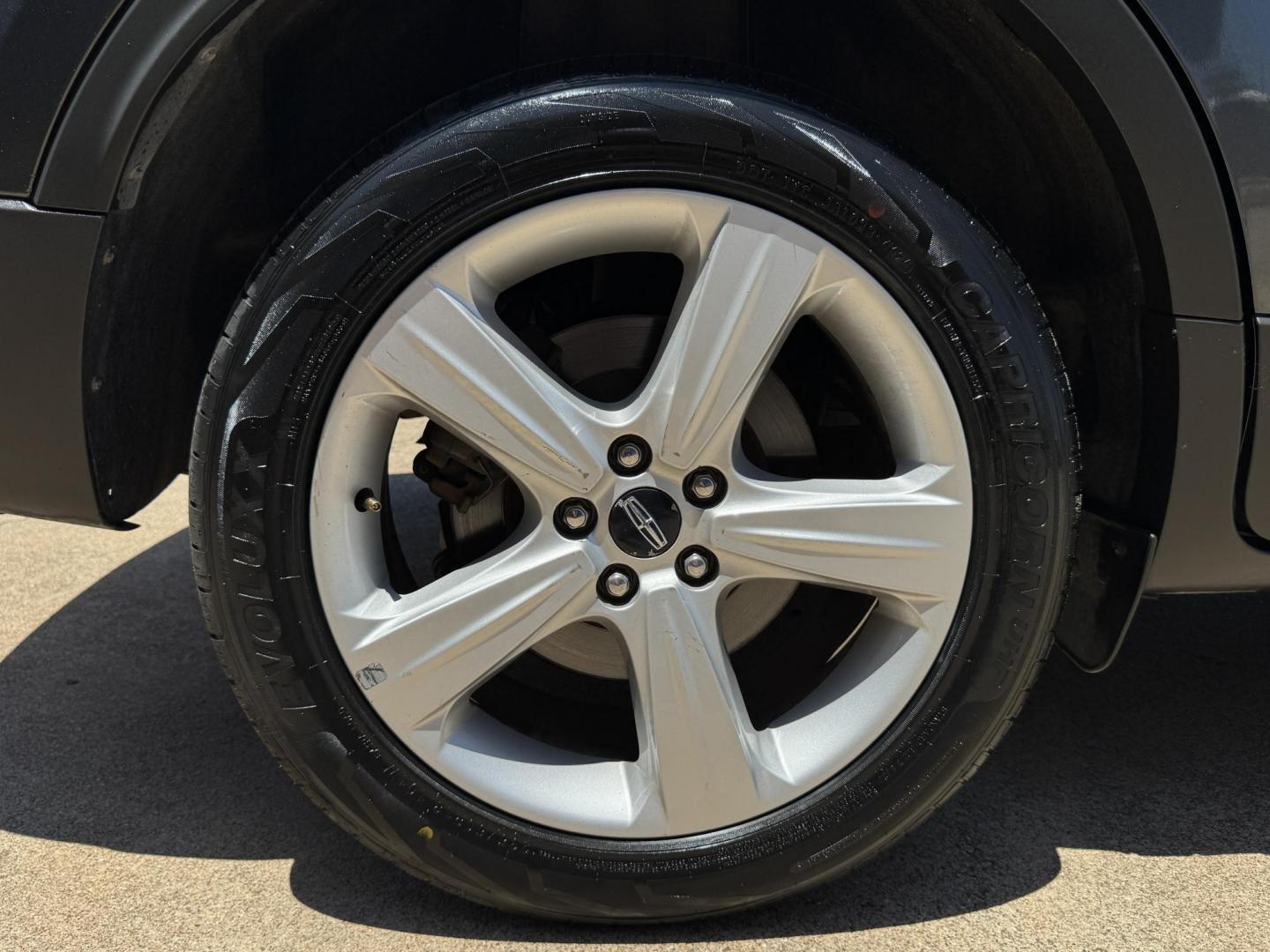 2017 GRAY LINCOLN MKC PREMIER (5LMCJ1D90HU) , located at 5900 E. Lancaster Ave., Fort Worth, TX, 76112, (817) 457-5456, 0.000000, 0.000000 - Step into luxury with this 2017 Lincoln MKC Premier, where comfort and technology come together in a sleek, compact SUV. This vehicle is loaded with premium features designed to make every drive enjoyable. Push to Start Leather Interior Heated Front Seats Backup Camera Dual-Zone Climate - Photo#22