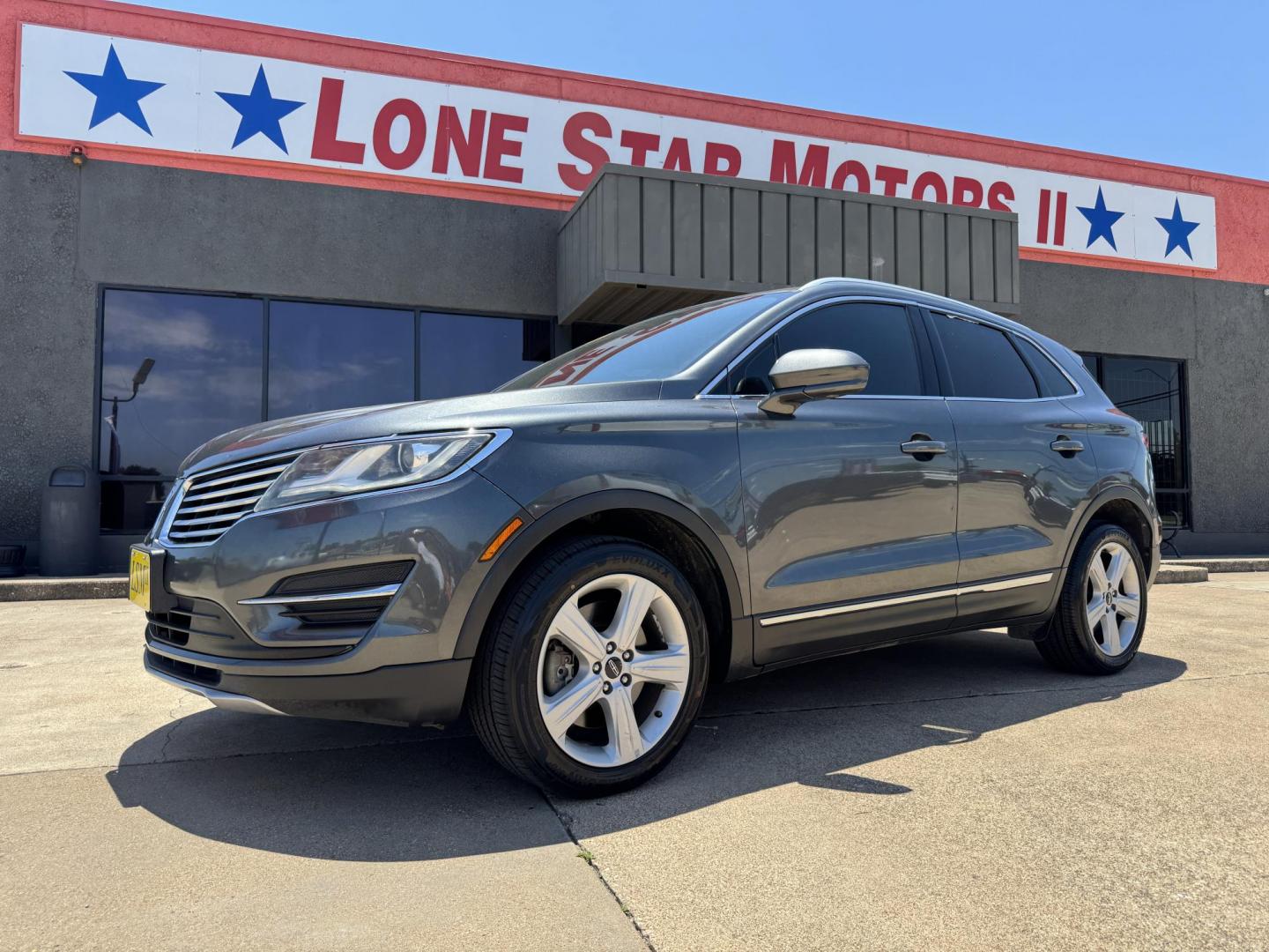 2017 GRAY LINCOLN MKC PREMIER (5LMCJ1D90HU) , located at 5900 E. Lancaster Ave., Fort Worth, TX, 76112, (817) 457-5456, 0.000000, 0.000000 - Step into luxury with this 2017 Lincoln MKC Premier, where comfort and technology come together in a sleek, compact SUV. This vehicle is loaded with premium features designed to make every drive enjoyable. Push to Start Leather Interior Heated Front Seats Backup Camera Dual-Zone Climate - Photo#0