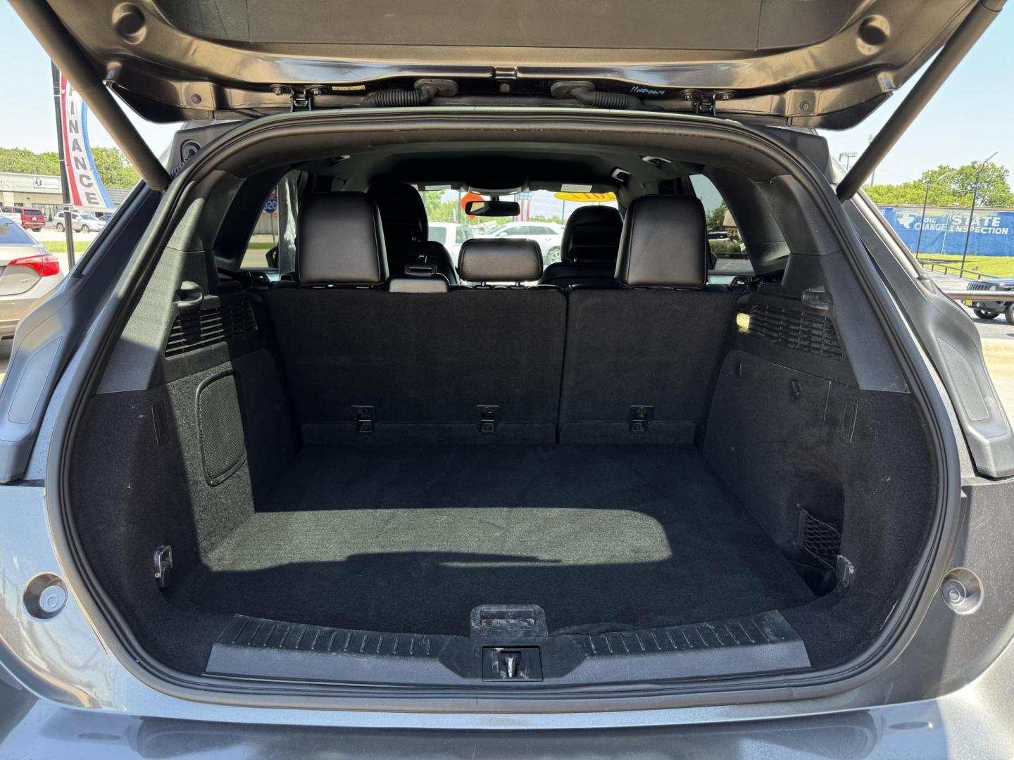 2017 GRAY LINCOLN MKC PREMIER (5LMCJ1D90HU) , located at 5900 E. Lancaster Ave., Fort Worth, TX, 76112, (817) 457-5456, 0.000000, 0.000000 - Step into luxury with this 2017 Lincoln MKC Premier, where comfort and technology come together in a sleek, compact SUV. This vehicle is loaded with premium features designed to make every drive enjoyable. Push to Start Leather Interior Heated Front Seats Backup Camera Dual-Zone Climate - Photo#5