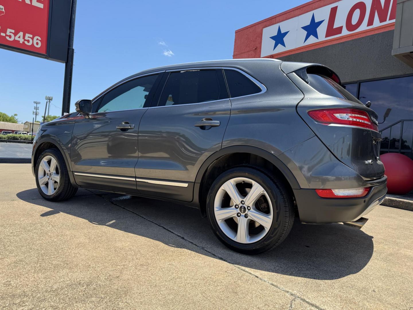 2017 GRAY LINCOLN MKC PREMIER (5LMCJ1D90HU) , located at 5900 E. Lancaster Ave., Fort Worth, TX, 76112, (817) 457-5456, 0.000000, 0.000000 - Step into luxury with this 2017 Lincoln MKC Premier, where comfort and technology come together in a sleek, compact SUV. This vehicle is loaded with premium features designed to make every drive enjoyable. Push to Start Leather Interior Heated Front Seats Backup Camera Dual-Zone Climate - Photo#7