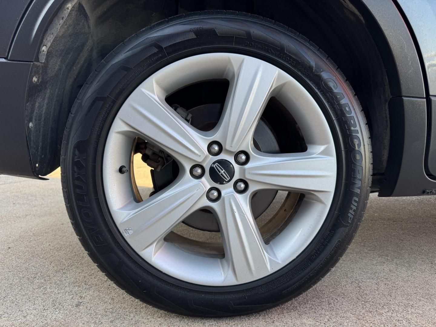 2017 GRAY LINCOLN MKC PREMIER (5LMCJ1D90HU) , located at 5900 E. Lancaster Ave., Fort Worth, TX, 76112, (817) 457-5456, 0.000000, 0.000000 - Step into luxury with this 2017 Lincoln MKC Premier, where comfort and technology come together in a sleek, compact SUV. This vehicle is loaded with premium features designed to make every drive enjoyable. Push to Start Leather Interior Heated Front Seats Backup Camera Dual-Zone Climate- Photo#24