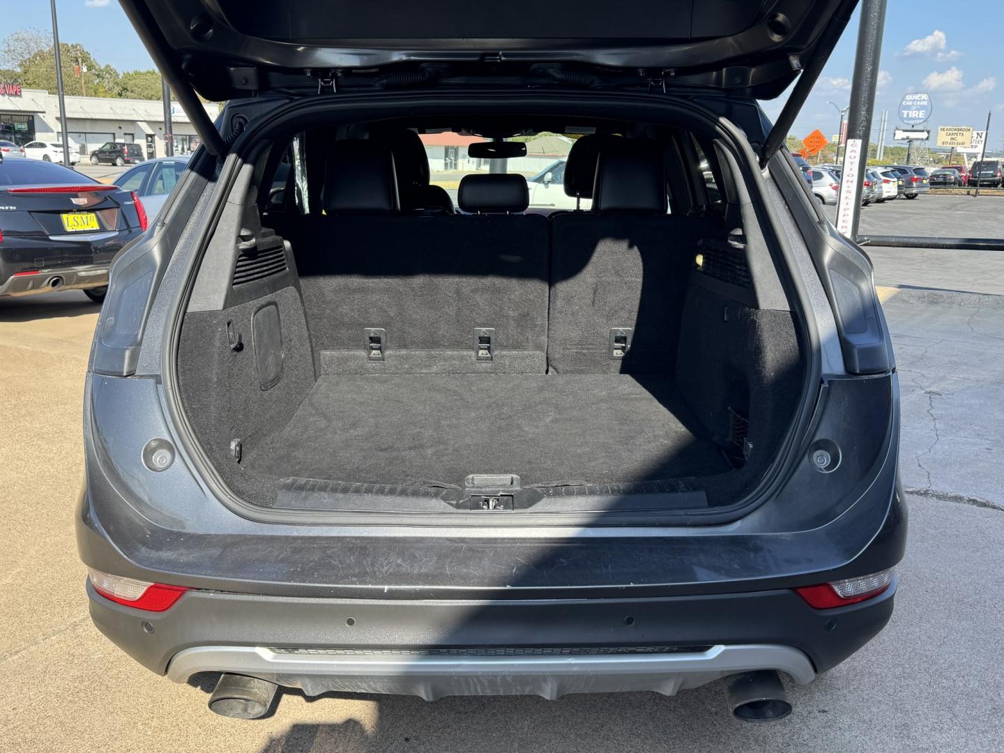 2017 GRAY LINCOLN MKC PREMIER (5LMCJ1D90HU) , located at 5900 E. Lancaster Ave., Fort Worth, TX, 76112, (817) 457-5456, 0.000000, 0.000000 - Step into luxury with this 2017 Lincoln MKC Premier, where comfort and technology come together in a sleek, compact SUV. This vehicle is loaded with premium features designed to make every drive enjoyable. Push to Start Leather Interior Heated Front Seats Backup Camera Dual-Zone Climate- Photo#5
