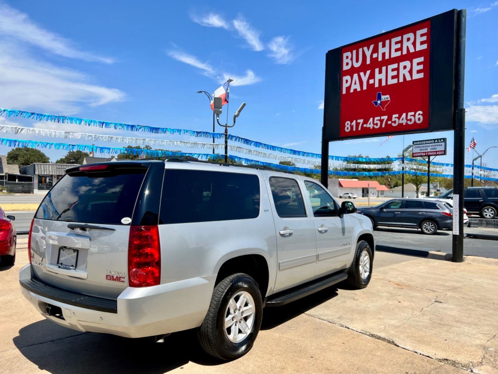 2013 SILVER GMC YUKON XL SLT1 (1GKS2KE78DR) , located at 5900 E. Lancaster Ave., Fort Worth, TX, 76112, (817) 457-5456, 0.000000, 0.000000 - This is a 2013 GMC YUKON XL SLT1 4 DOOR SUV that is in excellent condition. There are no dents or scratches. The interior is clean with no rips or tears or stains. All power windows, door locks and seats. Ice cold AC for those hot Texas summer days. It is equipped with a CD player, AM/FM radio, AUX - Photo #6