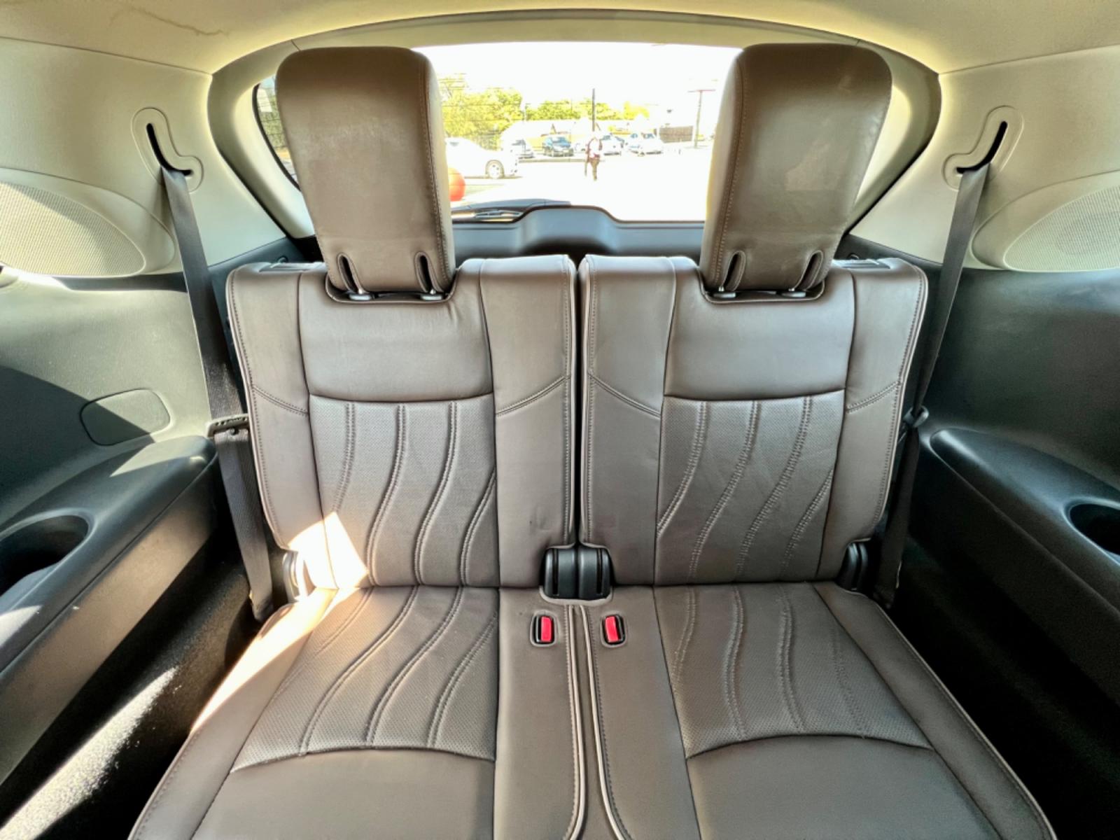 2013 WHITE INFINITI JX35 BASE (5N1AL0MN3DC) , located at 5900 E. Lancaster Ave., Fort Worth, TX, 76112, (817) 457-5456, 0.000000, 0.000000 - This is a 2013 INFINITI JX35 BASE 4 DOOR SUV that is in excellent condition. There are no dents or scratches. The interior is clean with no rips or tears or stains. All power windows, door locks and seats. Ice cold AC for those hot Texas summer days. It is equipped with a CD player, AM/FM radio, AUX - Photo #15