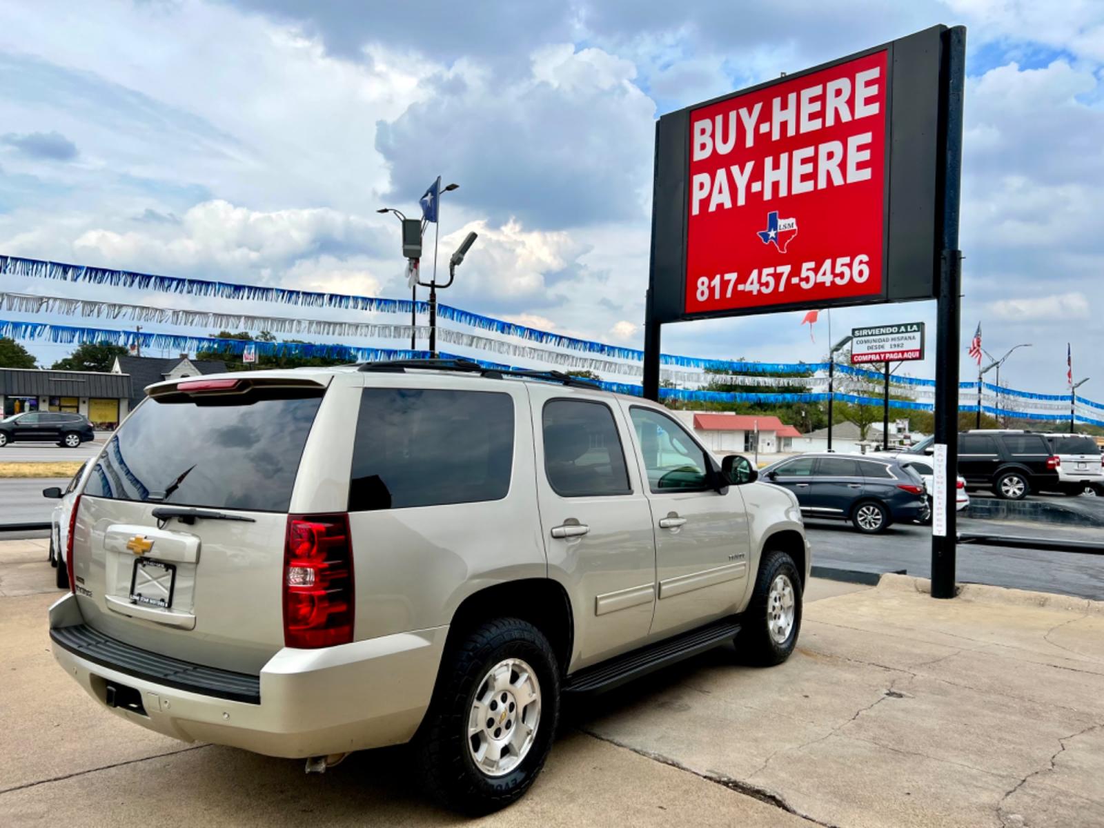 2014 GOLD CHEVROLET TAHOE LS (1GNSCAE04ER) , located at 5900 E. Lancaster Ave., Fort Worth, TX, 76112, (817) 457-5456, 0.000000, 0.000000 - This is a 2014 CHEVROLET TAHOE LS 4 DOOR SUV that is in excellent condition. There are no dents or scratches. The interior is clean with no rips or tears or stains. All power windows, door locks and seats. Ice cold AC for those hot Texas summer days. It is equipped with a CD player, AM/FM radio, AUX - Photo #6