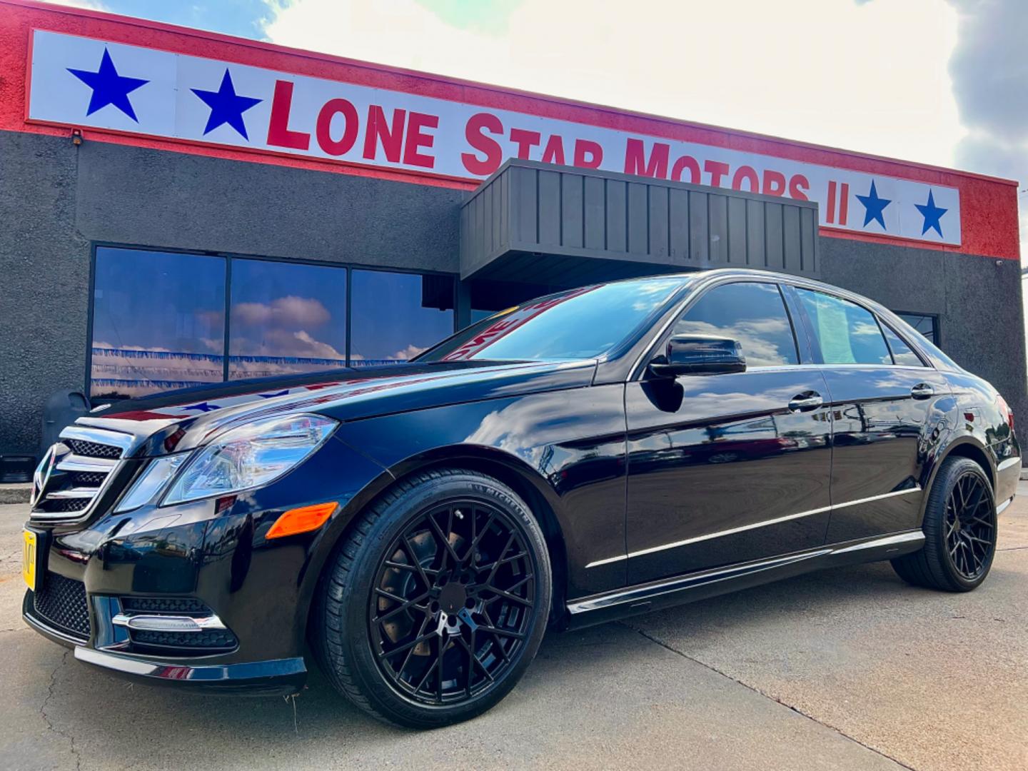 2013 BLACK MERCEDES-BENZ E-CLASS E350 (WDDHF5KB0DA) , located at 5900 E. Lancaster Ave., Fort Worth, TX, 76112, (817) 457-5456, 0.000000, 0.000000 - This is a 2013 MERCEDES-BENZ E-CLASS E350 4 DOOR SEDAN that is in excellent condition. There are no dents or scratches. The interior is clean with no rips or tears or stains. All power windows, door locks and seats. Ice cold AC for those hot Texas summer days. It is equipped with a CD player, AM/FM - Photo#1