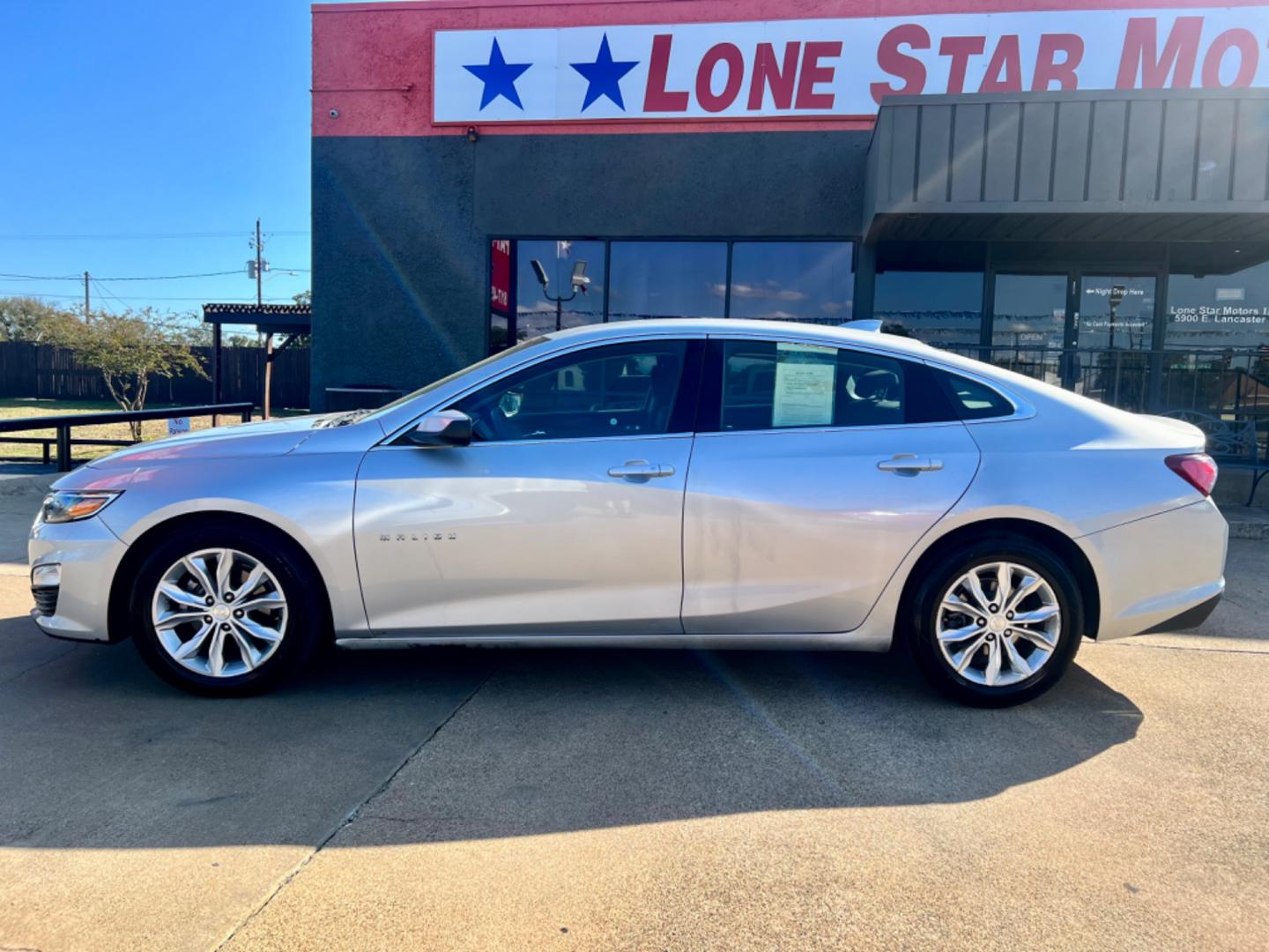 2020 SILVER CHEVROLET MALIBU LT (1LT) (1G1ZD5STXLF) , located at 5900 E. Lancaster Ave., Fort Worth, TX, 76112, (817) 457-5456, 0.000000, 0.000000 - This is a 2020 CHEVROLET MALIBU LT (1LT) 4 DOOR SEDAN that is in excellent condition. There are no dents or scratches. The interior is clean with no rips or tears or stains. All power windows, door locks and seats. Ice cold AC for those hot Texas summer days. It is equipped with a CD player, AM/FM r - Photo#3