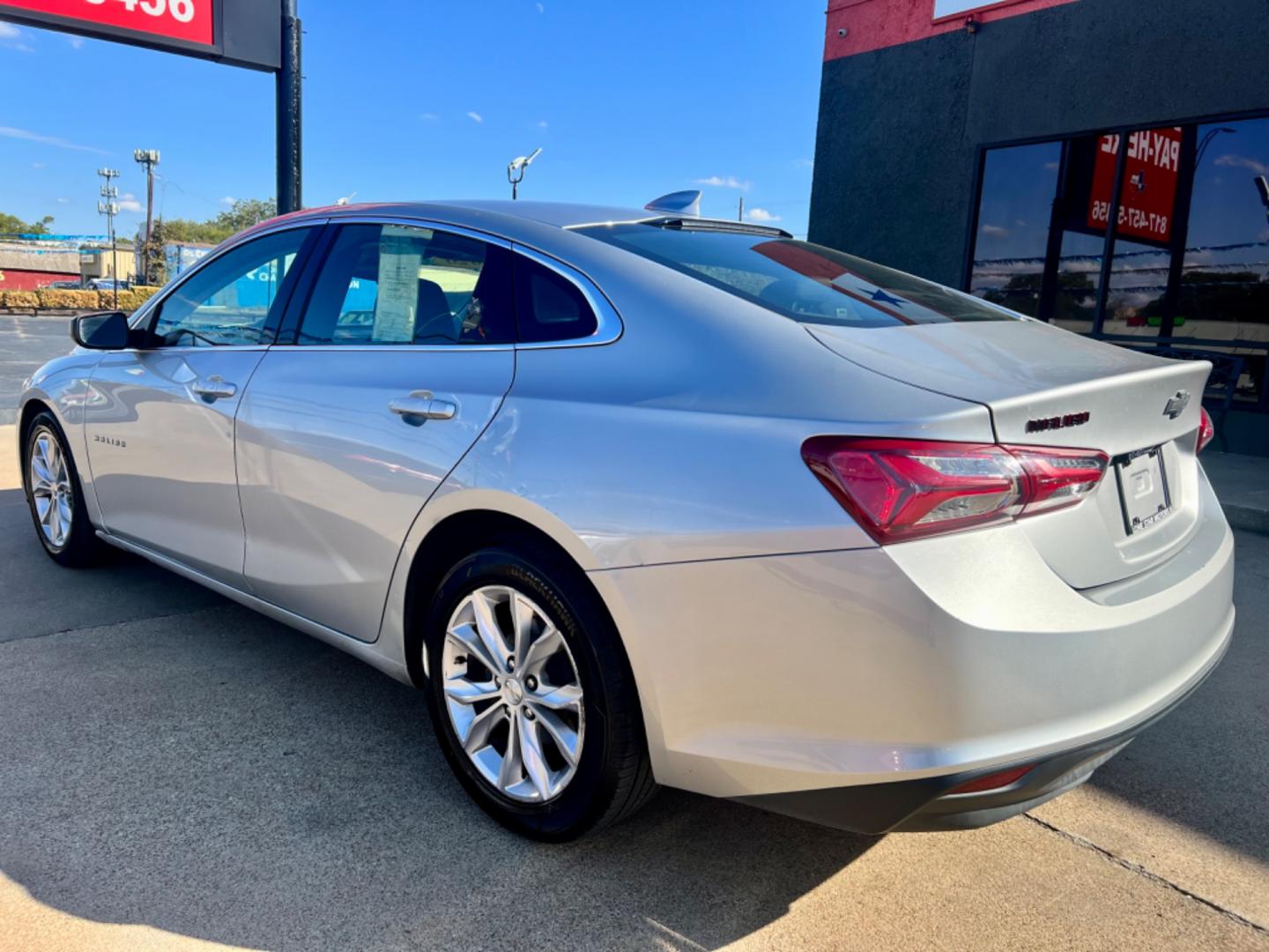 2020 SILVER CHEVROLET MALIBU LT (1LT) (1G1ZD5STXLF) , located at 5900 E. Lancaster Ave., Fort Worth, TX, 76112, (817) 457-5456, 0.000000, 0.000000 - This is a 2020 CHEVROLET MALIBU LT (1LT) 4 DOOR SEDAN that is in excellent condition. There are no dents or scratches. The interior is clean with no rips or tears or stains. All power windows, door locks and seats. Ice cold AC for those hot Texas summer days. It is equipped with a CD player, AM/FM r - Photo#4