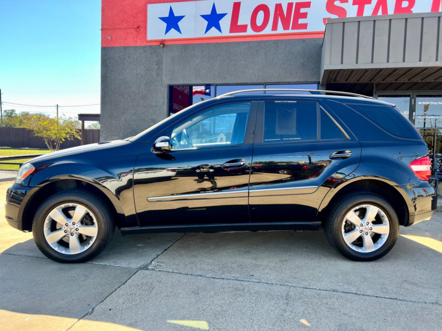 2007 BLACK MERCEDES-BENZ M-CLASS (4JGBB75E07A) , located at 5900 E. Lancaster Ave., Fort Worth, TX, 76112, (817) 457-5456, 0.000000, 0.000000 - CASH CAR ONLY, NO FINANCING AVAILABLE. THIS 2007 MERCEDES-BENZ M-CLASS 4 DOOR SUV RUNS AND DRIVES GREAT. IT IS EQUIPPED WITH A CD PLAYER, AM/FM RADIO AND AN AUX PORT. THE TIRES ARE IN GOOD CONDITION AND STILL HAVE TREAD LEFT ON THEM. THIS CAR WILL NOT LAST SO ACT FAST! Call or text Frances at - Photo#3