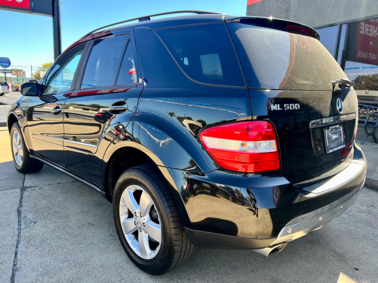 2007 BLACK MERCEDES-BENZ M-CLASS (4JGBB75E07A) , located at 5900 E. Lancaster Ave., Fort Worth, TX, 76112, (817) 457-5456, 0.000000, 0.000000 - CASH CAR ONLY, NO FINANCING AVAILABLE. THIS 2007 MERCEDES-BENZ M-CLASS 4 DOOR SUV RUNS AND DRIVES GREAT. IT IS EQUIPPED WITH A CD PLAYER, AM/FM RADIO AND AN AUX PORT. THE TIRES ARE IN GOOD CONDITION AND STILL HAVE TREAD LEFT ON THEM. THIS CAR WILL NOT LAST SO ACT FAST! Call or text Frances at - Photo#4