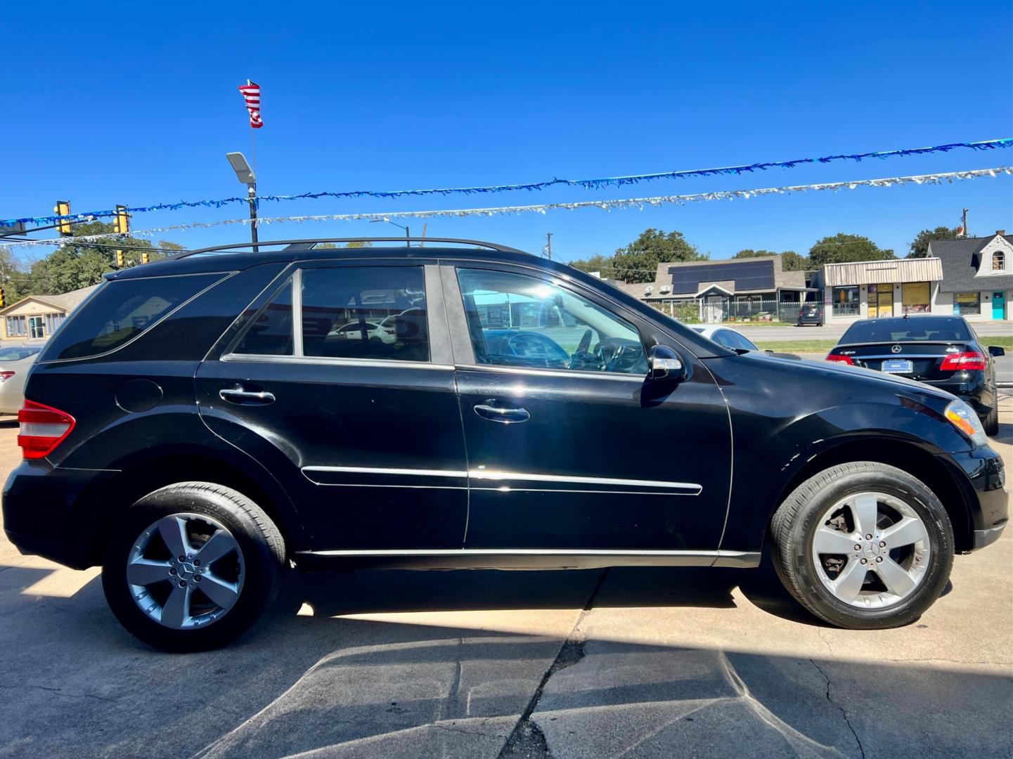 2007 BLACK MERCEDES-BENZ M-CLASS (4JGBB75E07A) , located at 5900 E. Lancaster Ave., Fort Worth, TX, 76112, (817) 457-5456, 0.000000, 0.000000 - CASH CAR ONLY, NO FINANCING AVAILABLE. THIS 2007 MERCEDES-BENZ M-CLASS 4 DOOR SUV RUNS AND DRIVES GREAT. IT IS EQUIPPED WITH A CD PLAYER, AM/FM RADIO AND AN AUX PORT. THE TIRES ARE IN GOOD CONDITION AND STILL HAVE TREAD LEFT ON THEM. THIS CAR WILL NOT LAST SO ACT FAST! Call or text Frances at - Photo#7