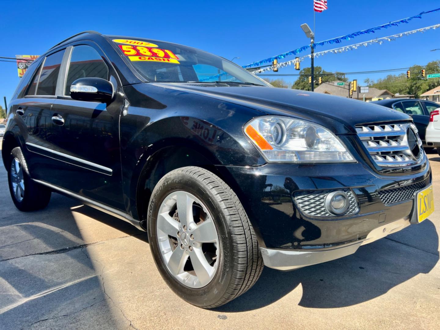 2007 BLACK MERCEDES-BENZ M-CLASS (4JGBB75E07A) , located at 5900 E. Lancaster Ave., Fort Worth, TX, 76112, (817) 457-5456, 0.000000, 0.000000 - CASH CAR ONLY, NO FINANCING AVAILABLE. THIS 2007 MERCEDES-BENZ M-CLASS 4 DOOR SUV RUNS AND DRIVES GREAT. IT IS EQUIPPED WITH A CD PLAYER, AM/FM RADIO AND AN AUX PORT. THE TIRES ARE IN GOOD CONDITION AND STILL HAVE TREAD LEFT ON THEM. THIS CAR WILL NOT LAST SO ACT FAST! Call or text Frances at - Photo#8