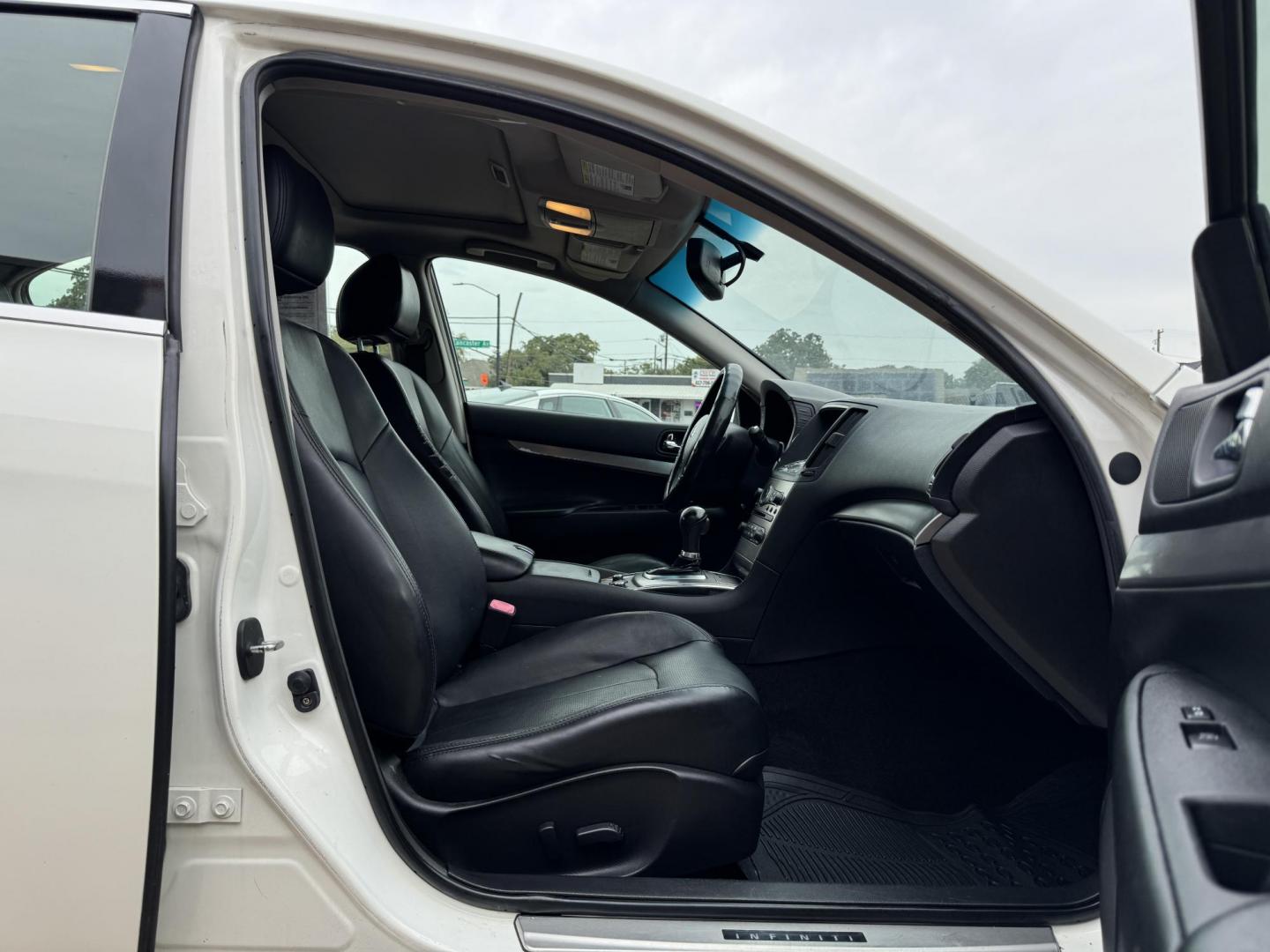 2015 WHITE /BLACK INFINITI Q40 BASE (JN1CV6AR0FM) , located at 5900 E. Lancaster Ave., Fort Worth, TX, 76112, (817) 457-5456, 0.000000, 0.000000 - Apply for financing today! CALL OR TEXT Byron at 817-966-5010 CALL OR TEXT Marco at 682-558-2178 se habla espanol! - Photo#15