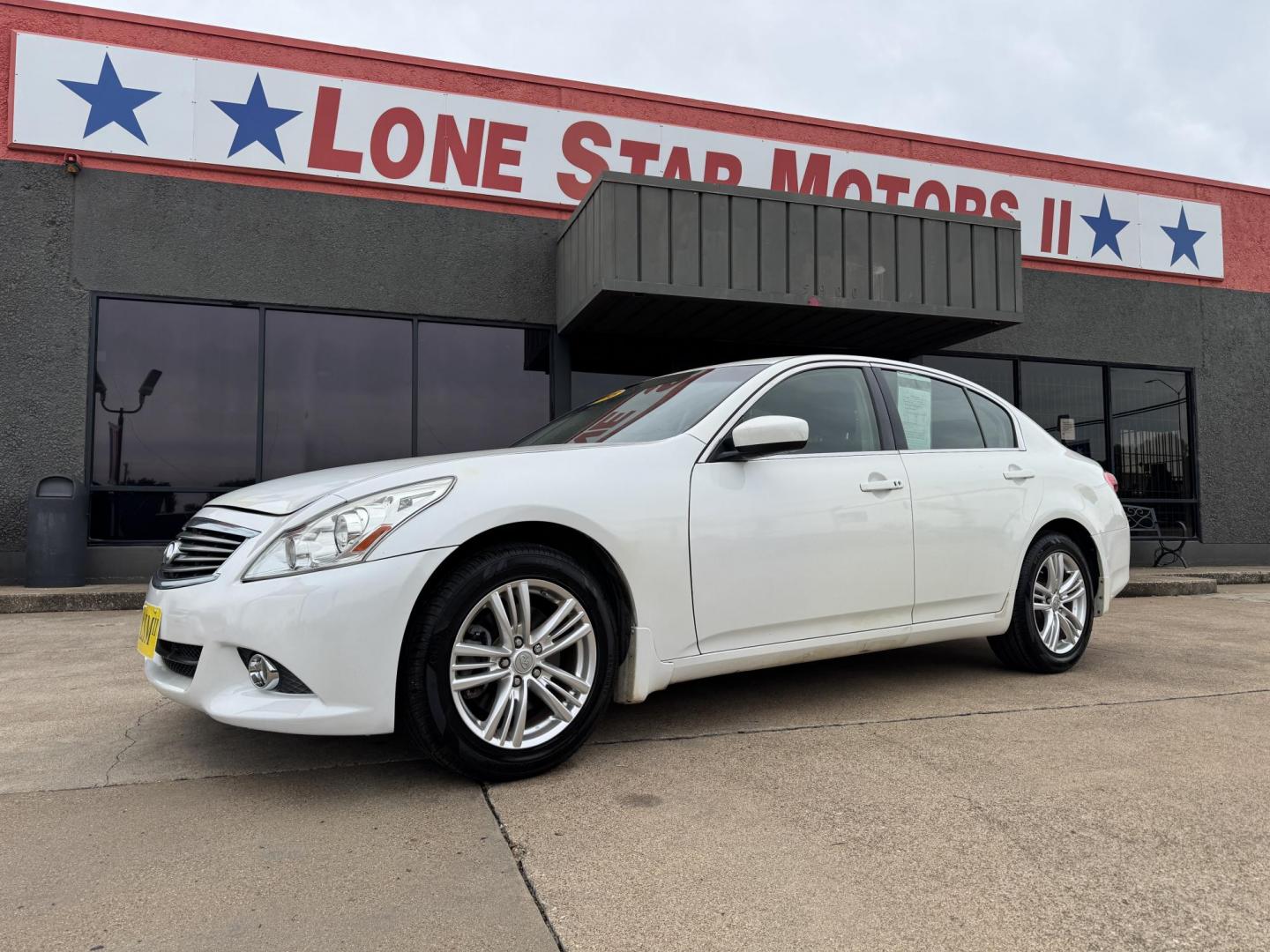 2015 WHITE /BLACK INFINITI Q40 BASE (JN1CV6AR0FM) , located at 5900 E. Lancaster Ave., Fort Worth, TX, 76112, (817) 457-5456, 0.000000, 0.000000 - Apply for financing today! CALL OR TEXT Byron at 817-966-5010 CALL OR TEXT Marco at 682-558-2178 se habla espanol! - Photo#0