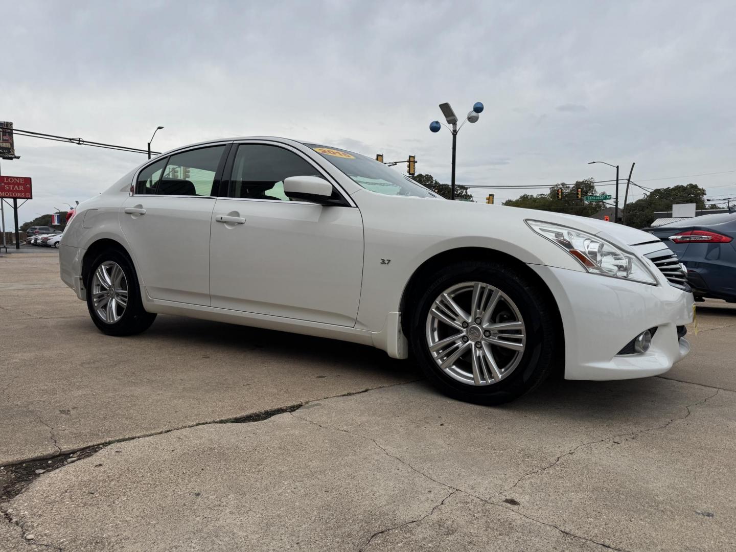 2015 WHITE /BLACK INFINITI Q40 BASE (JN1CV6AR0FM) , located at 5900 E. Lancaster Ave., Fort Worth, TX, 76112, (817) 457-5456, 0.000000, 0.000000 - Apply for financing today! CALL OR TEXT Byron at 817-966-5010 CALL OR TEXT Marco at 682-558-2178 se habla espanol! - Photo#2