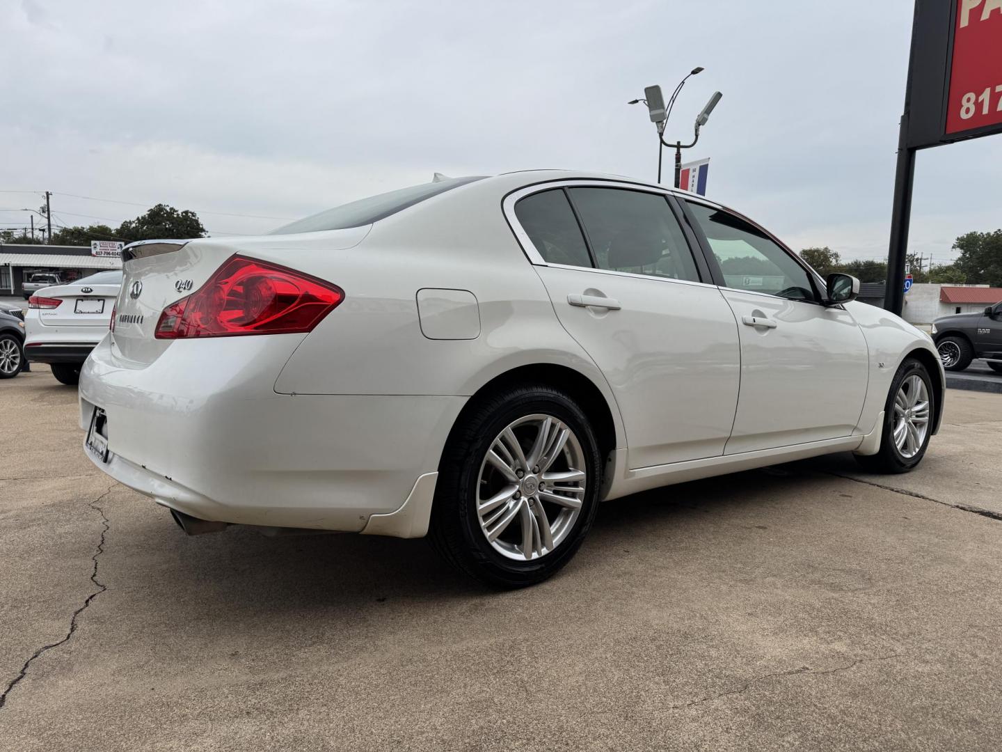 2015 WHITE /BLACK INFINITI Q40 BASE (JN1CV6AR0FM) , located at 5900 E. Lancaster Ave., Fort Worth, TX, 76112, (817) 457-5456, 0.000000, 0.000000 - Apply for financing today! CALL OR TEXT Byron at 817-966-5010 CALL OR TEXT Marco at 682-558-2178 se habla espanol! - Photo#3
