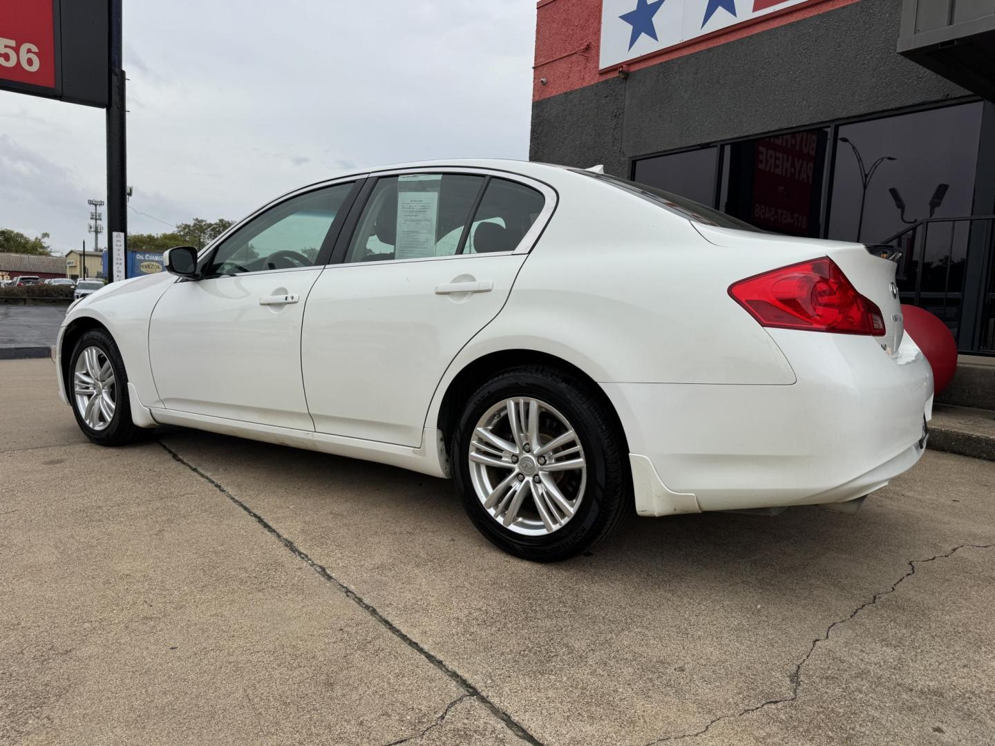 2015 WHITE /BLACK INFINITI Q40 BASE (JN1CV6AR0FM) , located at 5900 E. Lancaster Ave., Fort Worth, TX, 76112, (817) 457-5456, 0.000000, 0.000000 - Apply for financing today! CALL OR TEXT Byron at 817-966-5010 CALL OR TEXT Marco at 682-558-2178 se habla espanol! - Photo#6
