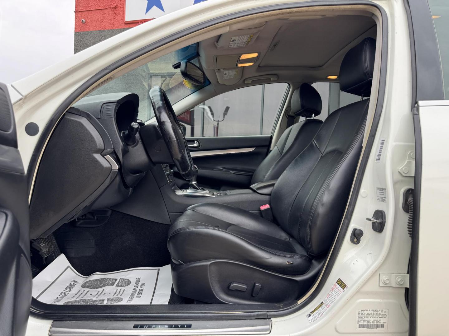 2015 WHITE /BLACK INFINITI Q40 BASE (JN1CV6AR0FM) , located at 5900 E. Lancaster Ave., Fort Worth, TX, 76112, (817) 457-5456, 0.000000, 0.000000 - Apply for financing today! CALL OR TEXT Byron at 817-966-5010 CALL OR TEXT Marco at 682-558-2178 se habla espanol! - Photo#8