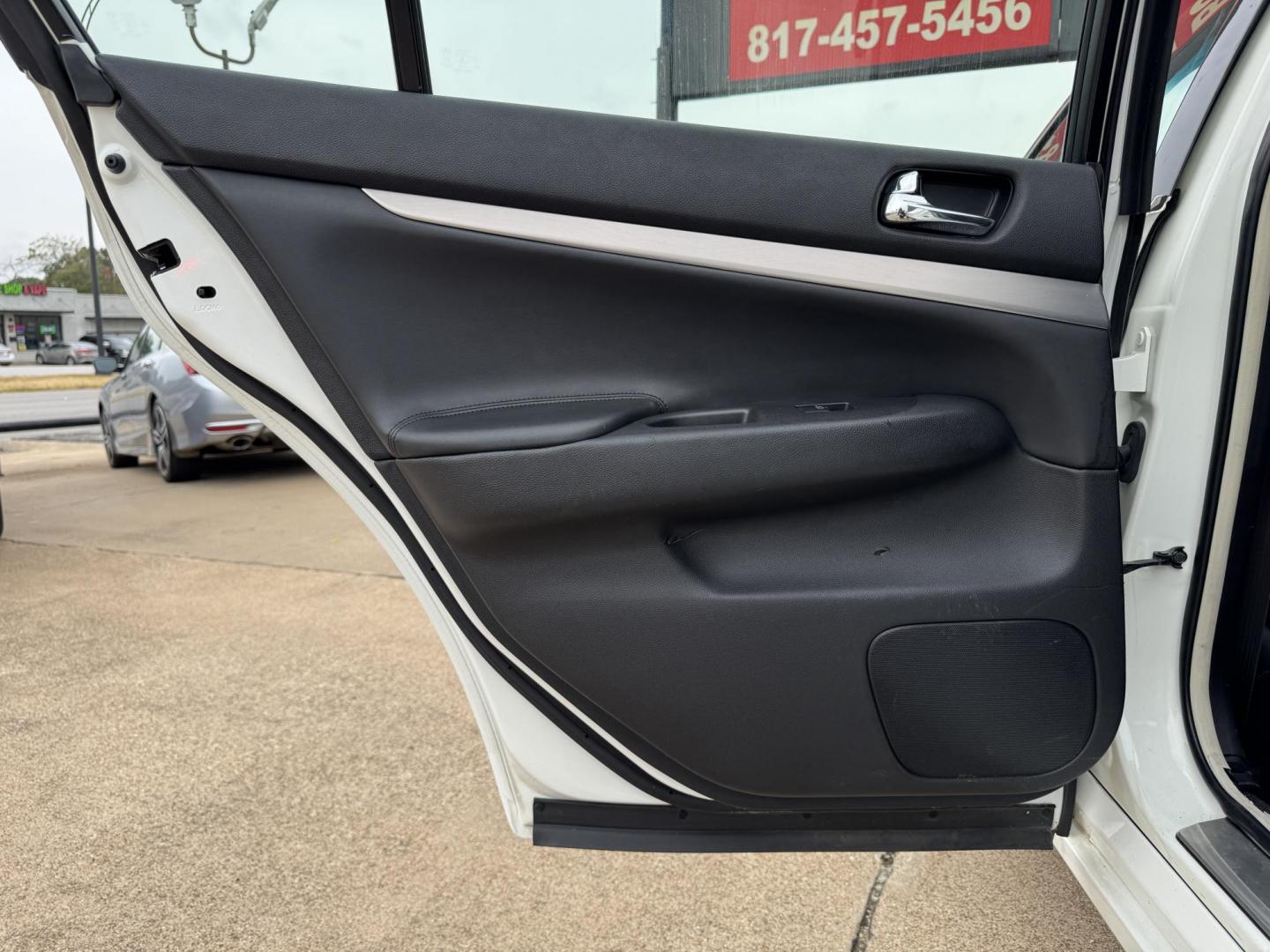 2015 WHITE /BLACK INFINITI Q40 BASE (JN1CV6AR0FM) , located at 5900 E. Lancaster Ave., Fort Worth, TX, 76112, (817) 457-5456, 0.000000, 0.000000 - Apply for financing today! CALL OR TEXT Byron at 817-966-5010 CALL OR TEXT Marco at 682-558-2178 se habla espanol! - Photo#10