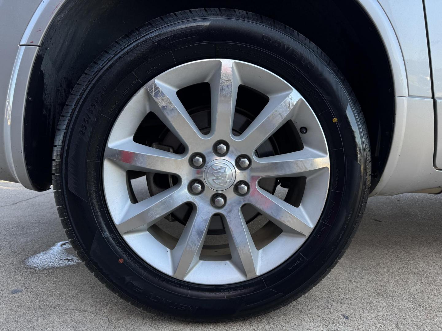 2015 SILVER BUICK ENCLAVE PREMIUM (5GAKRCKD2FJ) , located at 5900 E. Lancaster Ave., Fort Worth, TX, 76112, (817) 457-5456, 0.000000, 0.000000 - This is a 2015 BUICK ENCLAVE PREMIUM 4 DOOR SUV that is in excellent condition. There are no dents or scratches. The interior is clean with no rips or tears or stains. All power windows, door locks and seats. Ice cold AC for those hot Texas summer days. It is equipped with a CD player, AM/FM radio, - Photo#23