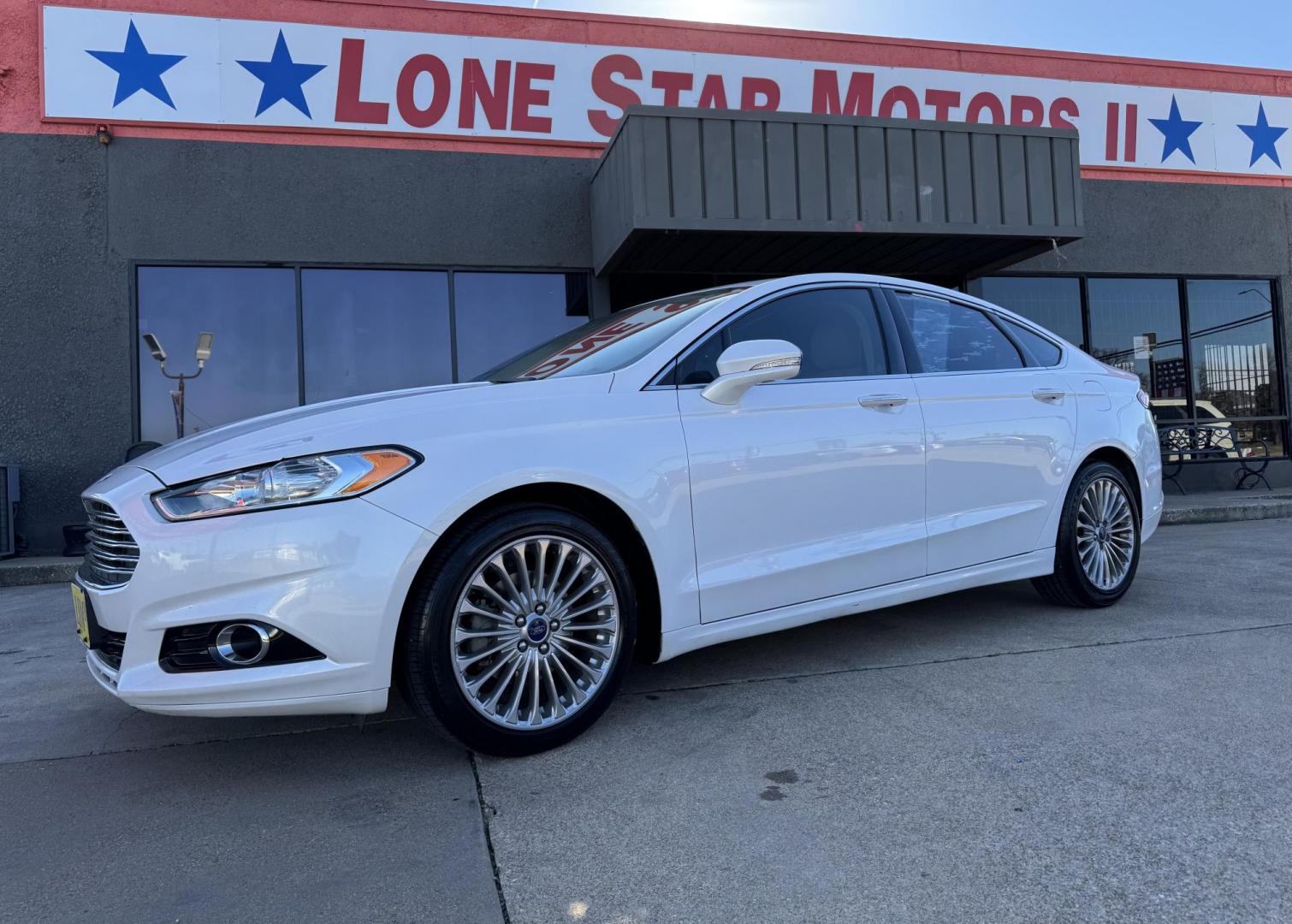 2016 WHITE FORD FUSION TITANIUM (3FA6P0K95GR) , located at 5900 E. Lancaster Ave., Fort Worth, TX, 76112, (817) 457-5456, 0.000000, 0.000000 - This is a 2016 FORD FUSION TITANIUM 4 DOOR SEDAN that is in excellent condition. There are no dents or scratches. The interior is clean with no rips or tears or stains. All power windows, door locks and seats. Ice cold AC for those hot Texas summer days. It is equipped with a CD player, AM/FM radio, - Photo#0