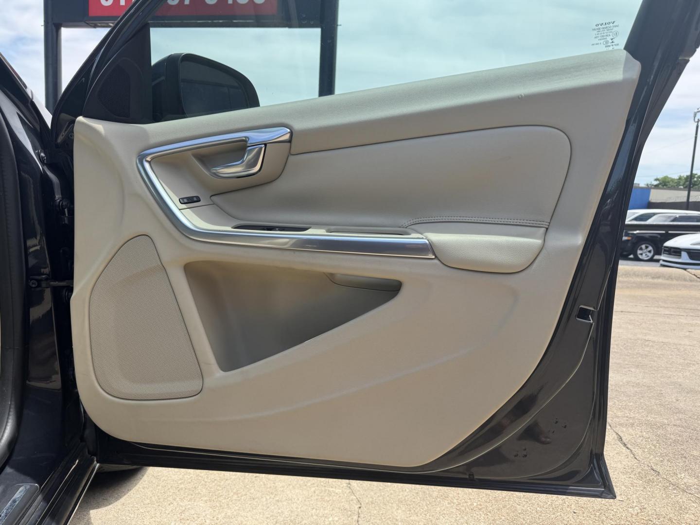 2015 GRAY VOLVO S60 PREMIER (YV140MFK2F2) , located at 5900 E. Lancaster Ave., Fort Worth, TX, 76112, (817) 457-5456, 0.000000, 0.000000 - This is a 2015 VOLVO S60 PREMIER 4 DOOR SEDAN that is in excellent condition. There are no dents or scratches. The interior is clean with no rips or tears or stains. All power windows, door locks and seats. Ice cold AC for those hot Texas summer days. It is equipped with a CD player, AM/FM radio, AU - Photo#14