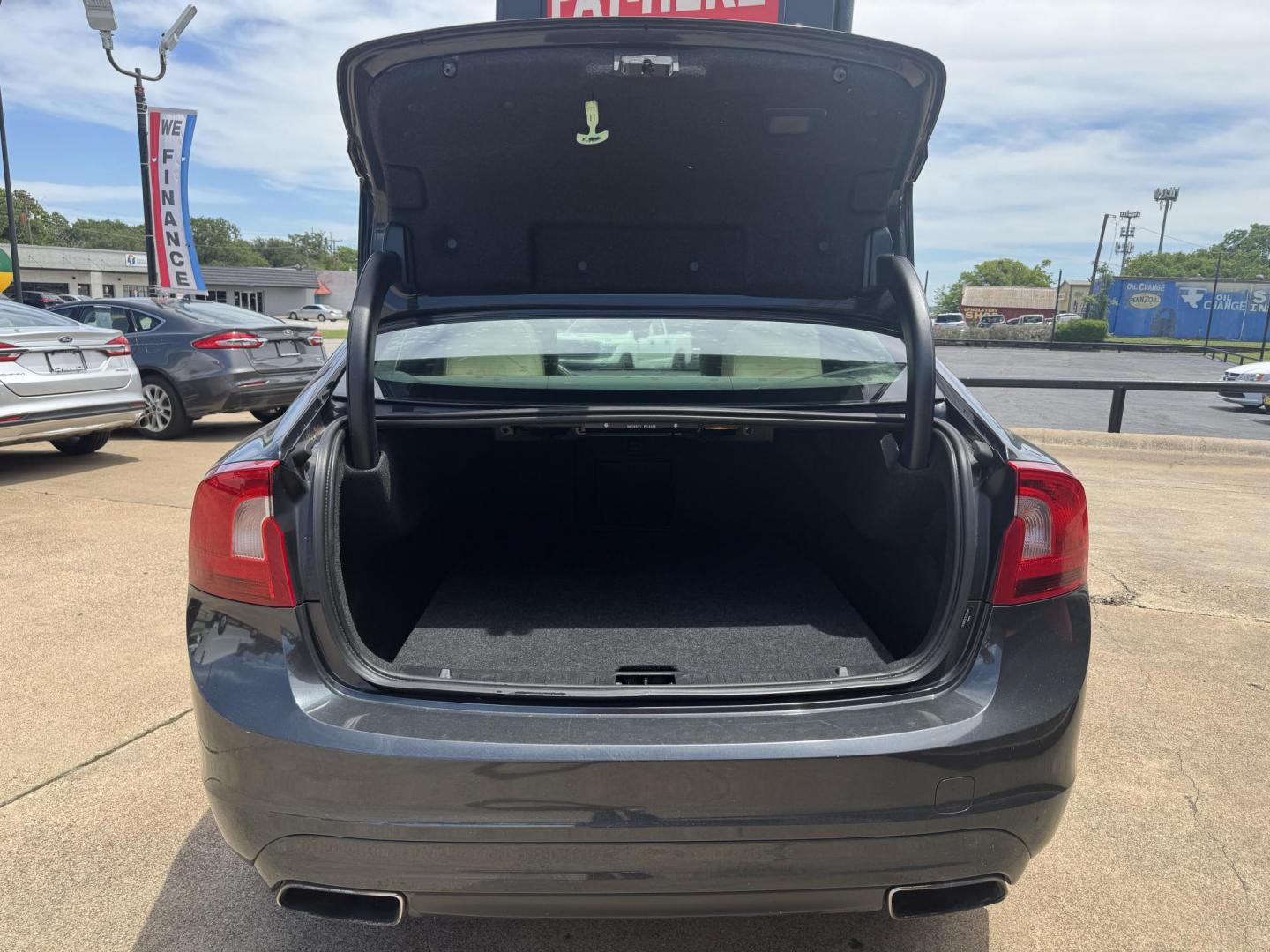 2015 GRAY VOLVO S60 PREMIER (YV140MFK2F2) , located at 5900 E. Lancaster Ave., Fort Worth, TX, 76112, (817) 457-5456, 0.000000, 0.000000 - This is a 2015 VOLVO S60 PREMIER 4 DOOR SEDAN that is in excellent condition. There are no dents or scratches. The interior is clean with no rips or tears or stains. All power windows, door locks and seats. Ice cold AC for those hot Texas summer days. It is equipped with a CD player, AM/FM radio, AU - Photo#5
