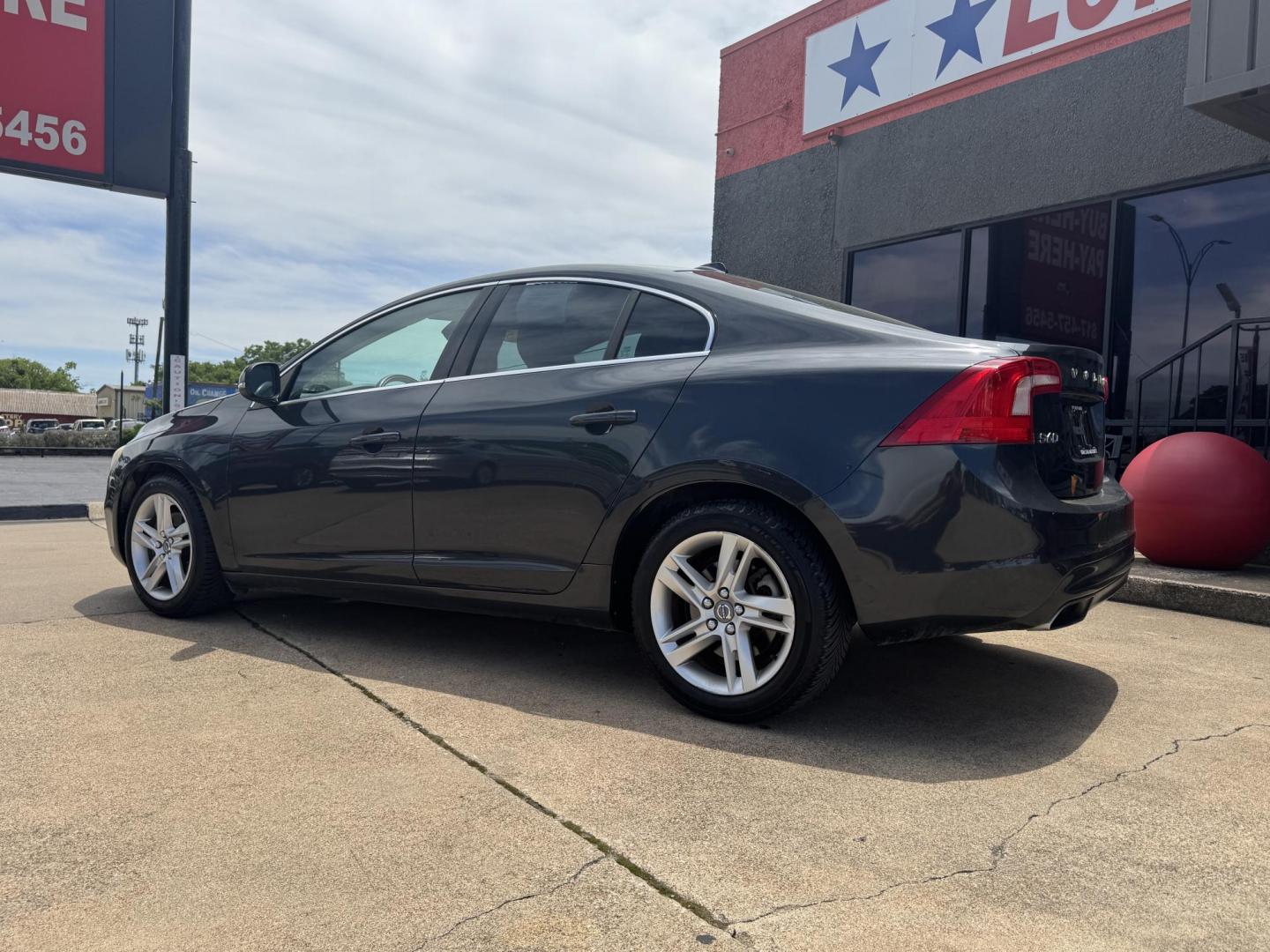 2015 GRAY VOLVO S60 PREMIER (YV140MFK2F2) , located at 5900 E. Lancaster Ave., Fort Worth, TX, 76112, (817) 457-5456, 0.000000, 0.000000 - This is a 2015 VOLVO S60 PREMIER 4 DOOR SEDAN that is in excellent condition. There are no dents or scratches. The interior is clean with no rips or tears or stains. All power windows, door locks and seats. Ice cold AC for those hot Texas summer days. It is equipped with a CD player, AM/FM radio, AU - Photo#6
